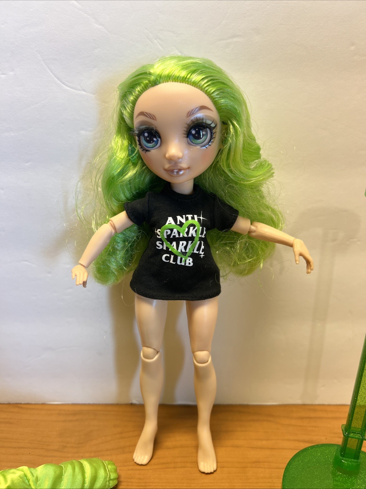 Rainbow High Jade Hunter Green hair Fashion Doll With Outfit Shoes And Stand