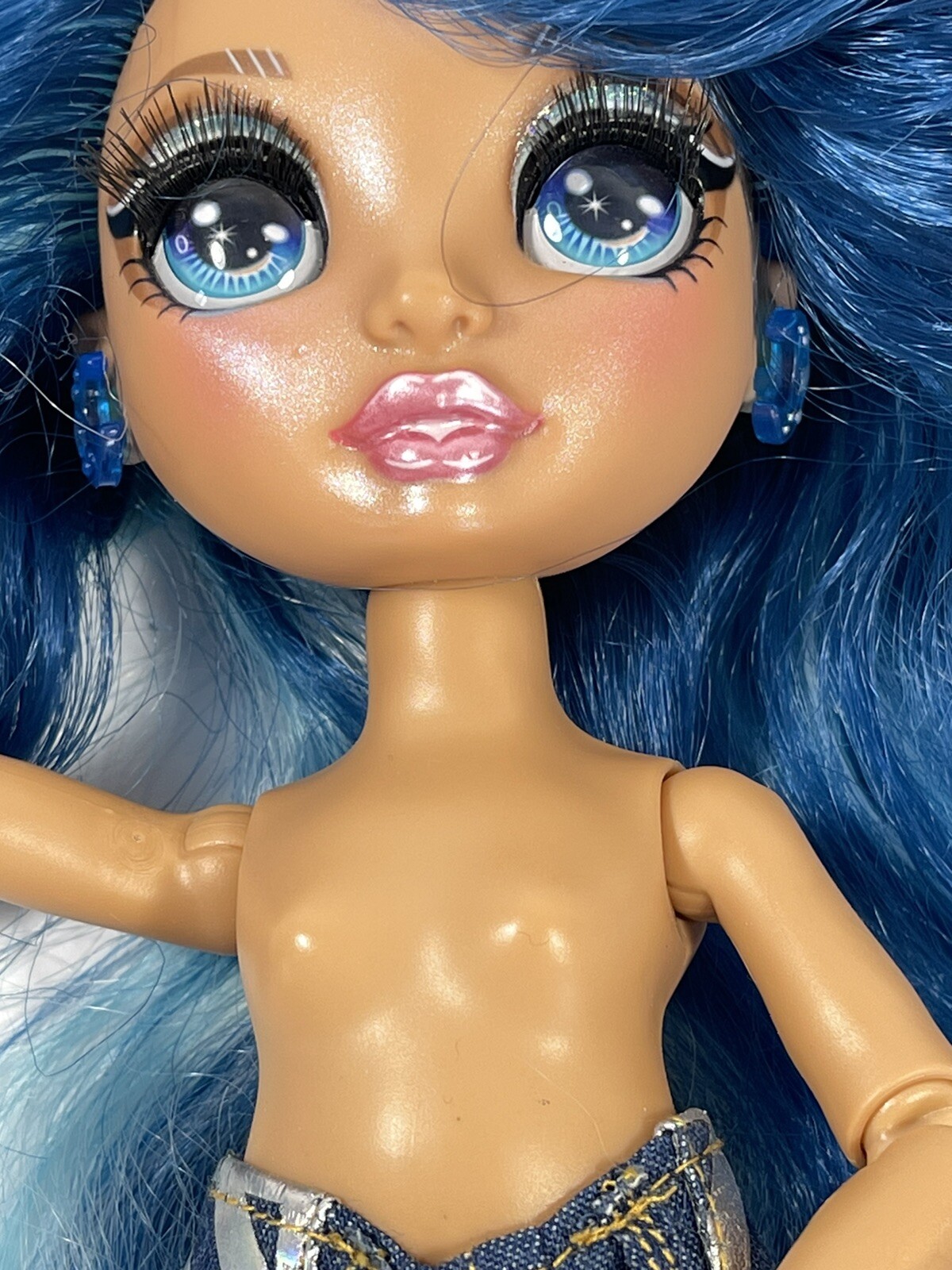 Rainbow High Skylar Bradshaw Series 1 Fashion Doll Blue Hair Shoes Skirt