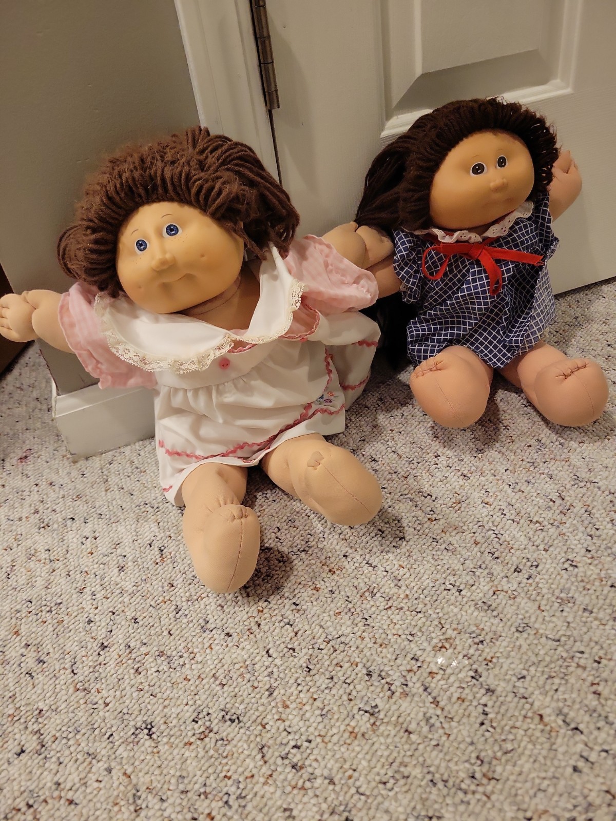 2 VTG 1978-1982 CABBAGE PATCH KIDS DOLLS BROWN Hair Blues Eyes Dark BROWN Eyes