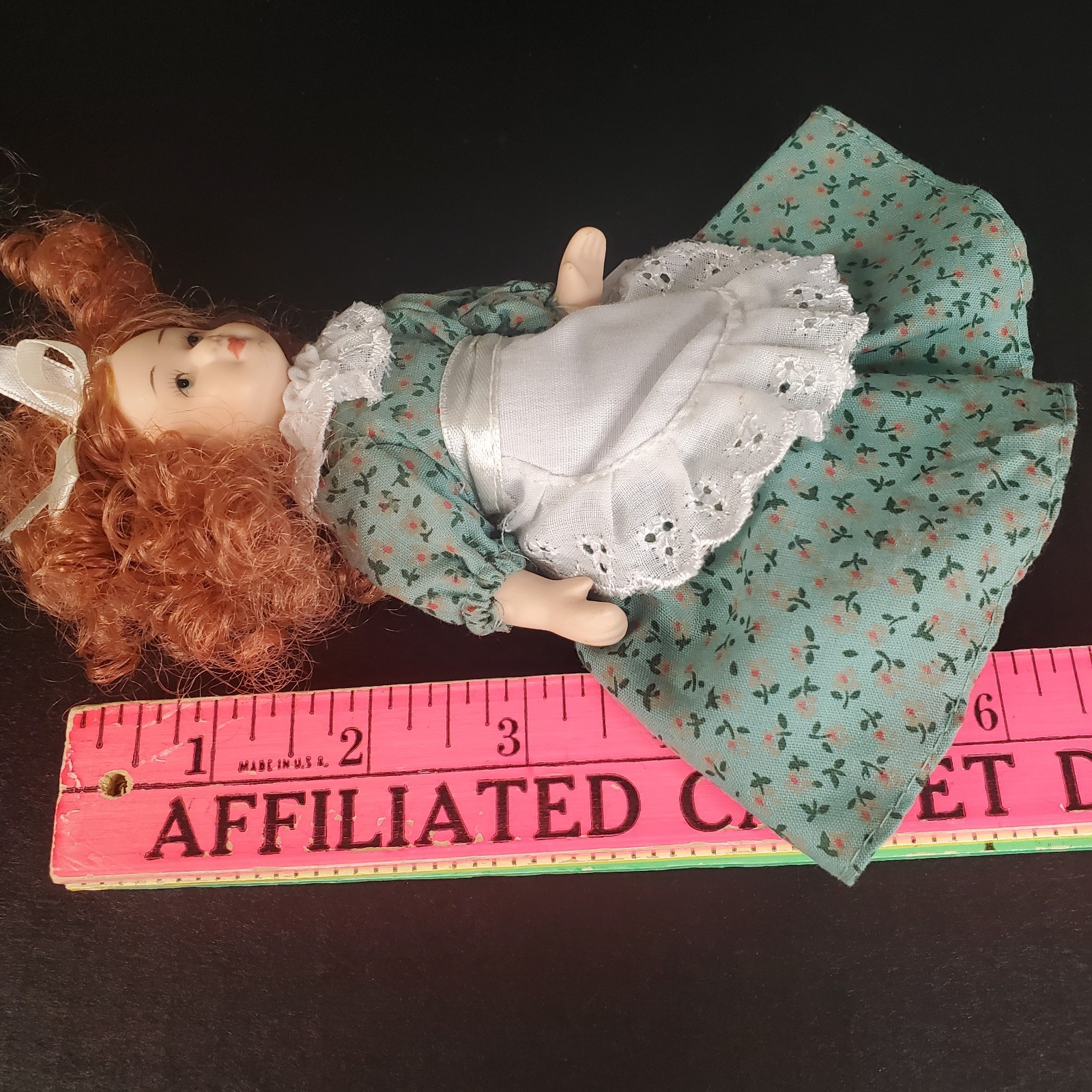 Vtg Leonardo Collection 1:12th Scale Red Head, Floral Dress,Pinafore Victorian
