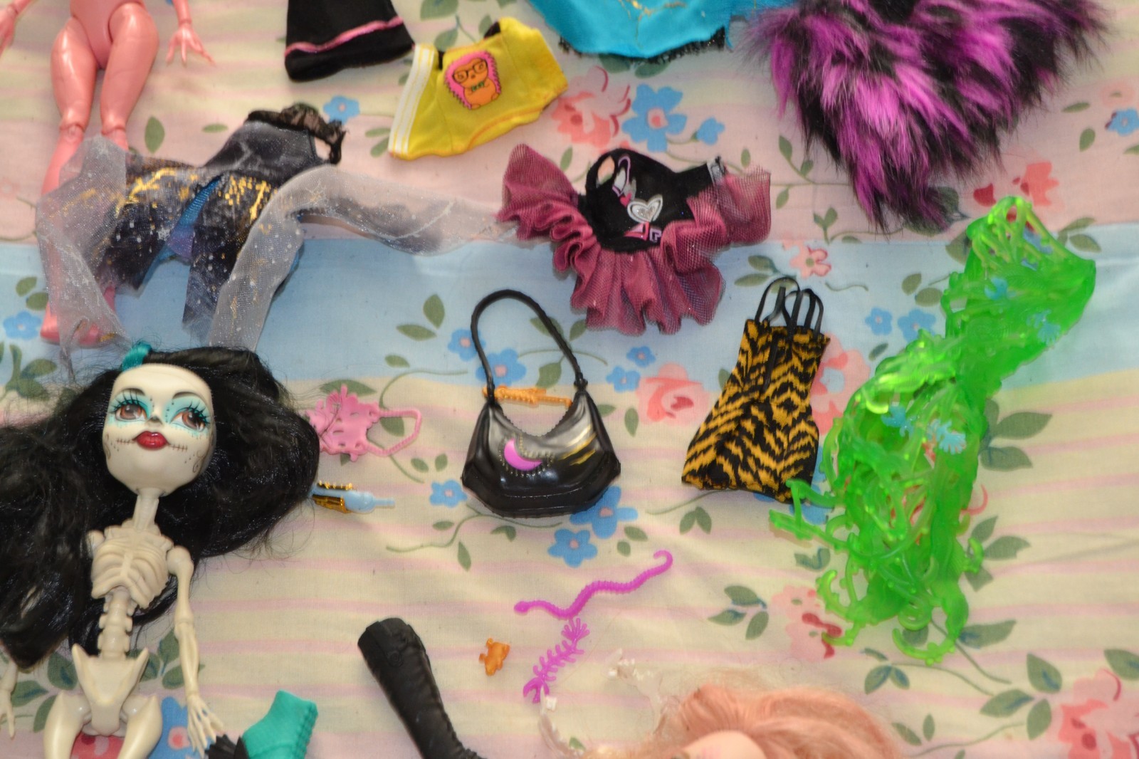 Bundle 14 x Mattel Monster High Dolls Clawdeen Skelita Cleo Venus & Accessories
