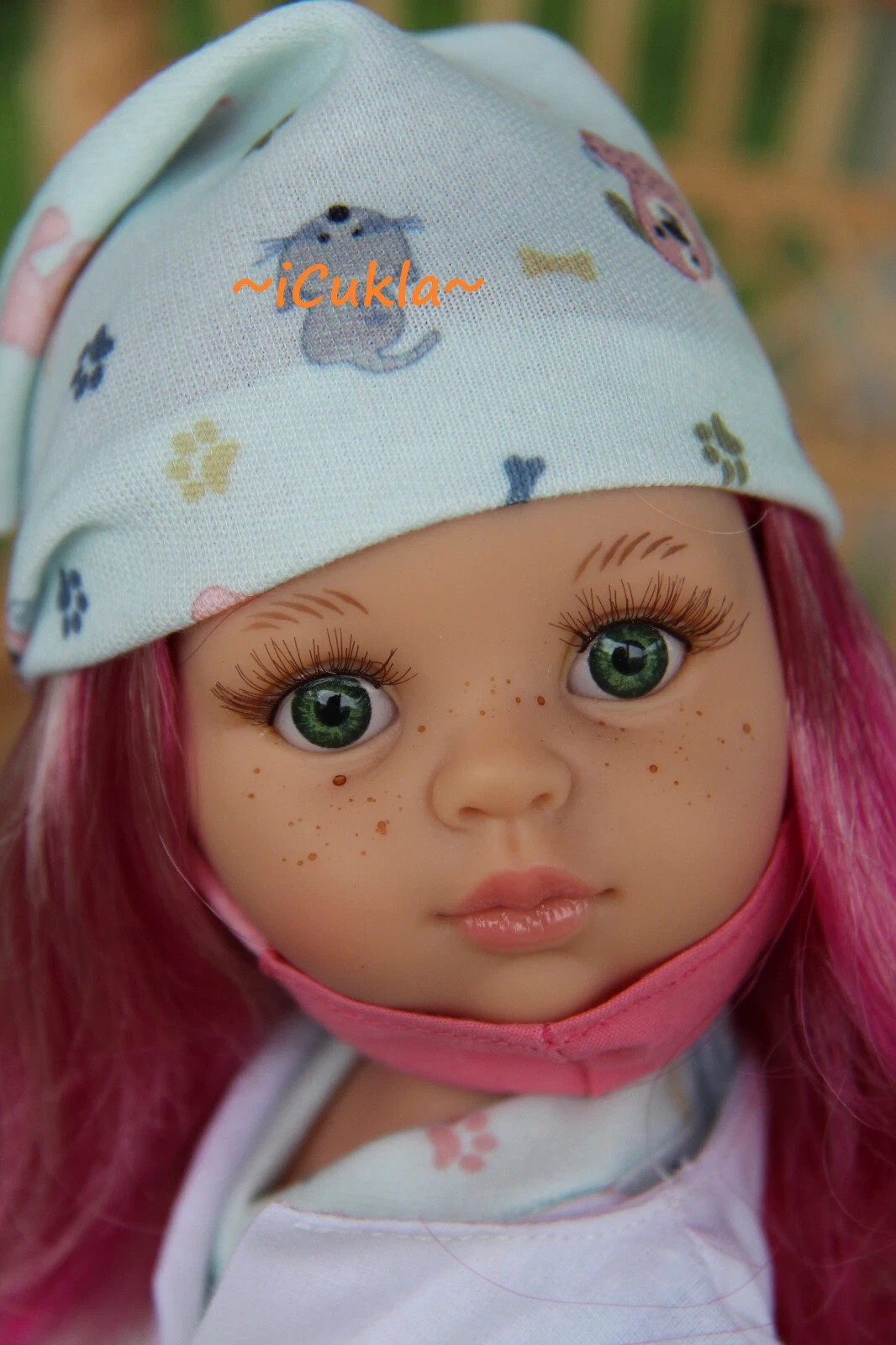 Paola Reina Amigas ESME Veterinary Doll 32 cm./12.5″ with Vanilla Scent