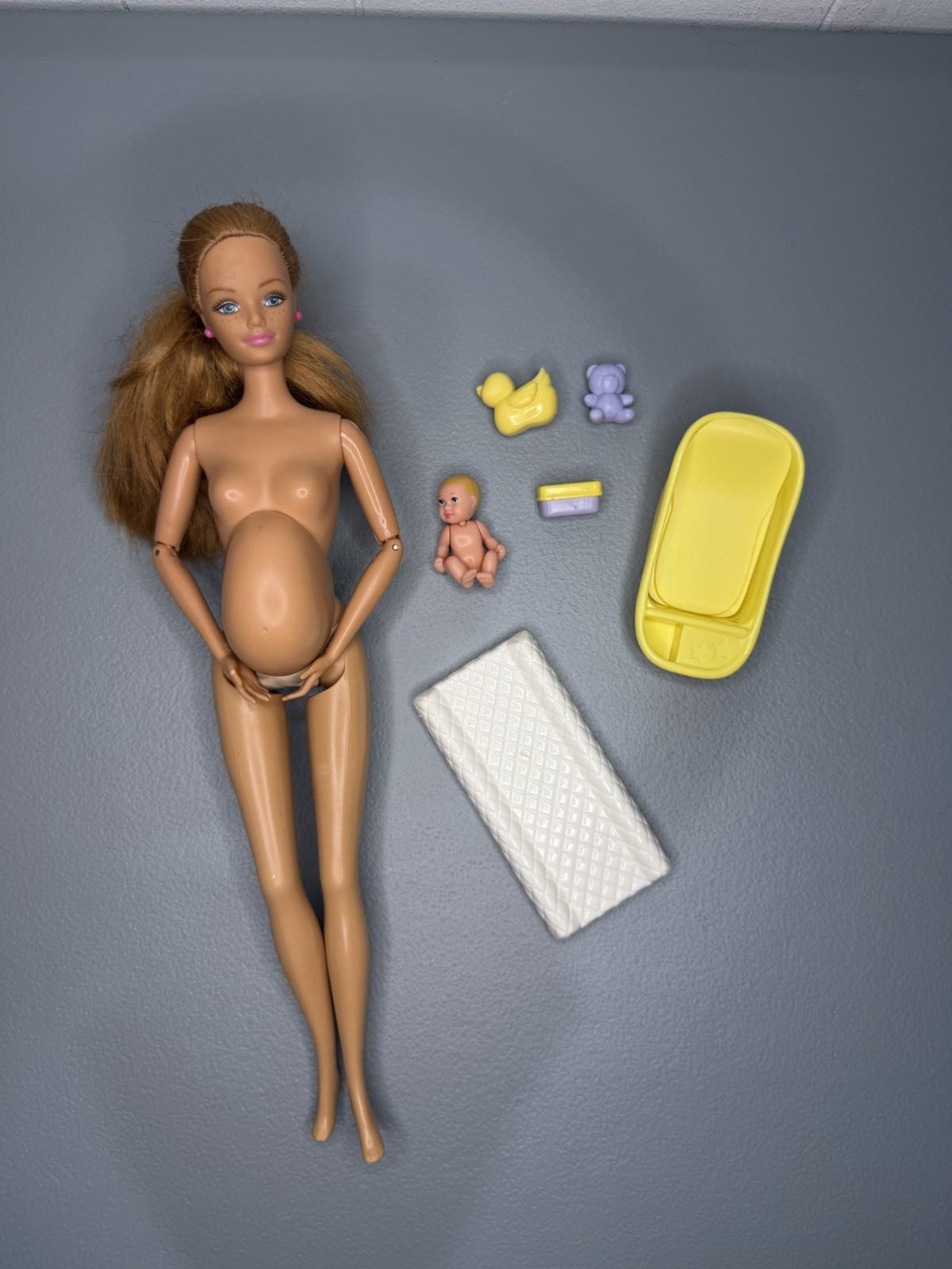 Barbie Happy Family Pregnant Midge Baby Belly Accessories 2002 Mat Bath Duck
