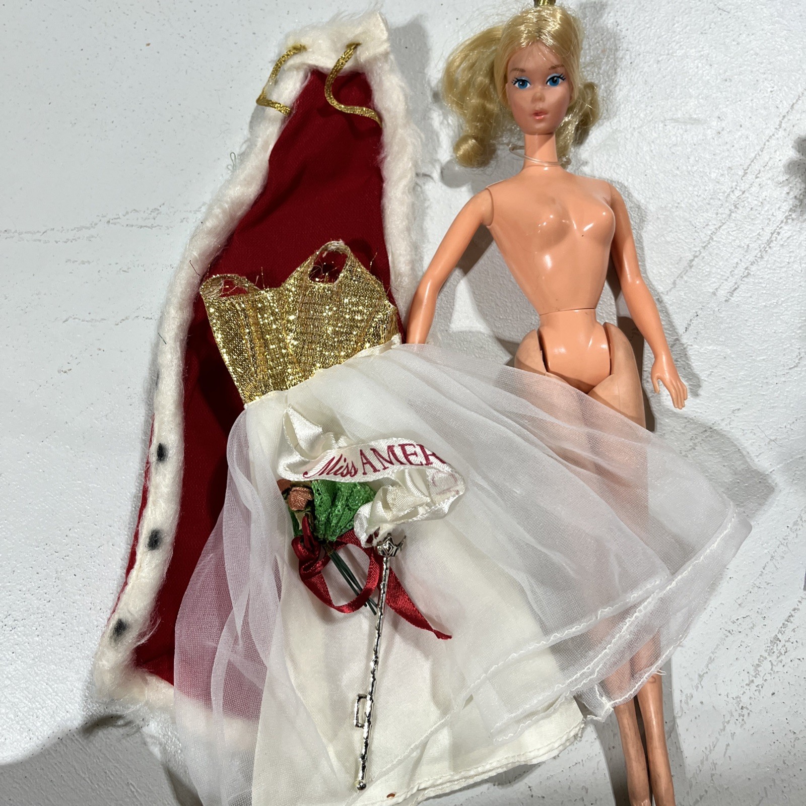 Vintage 1976 Ballerina Barbie With Miss America Doll Outfit
