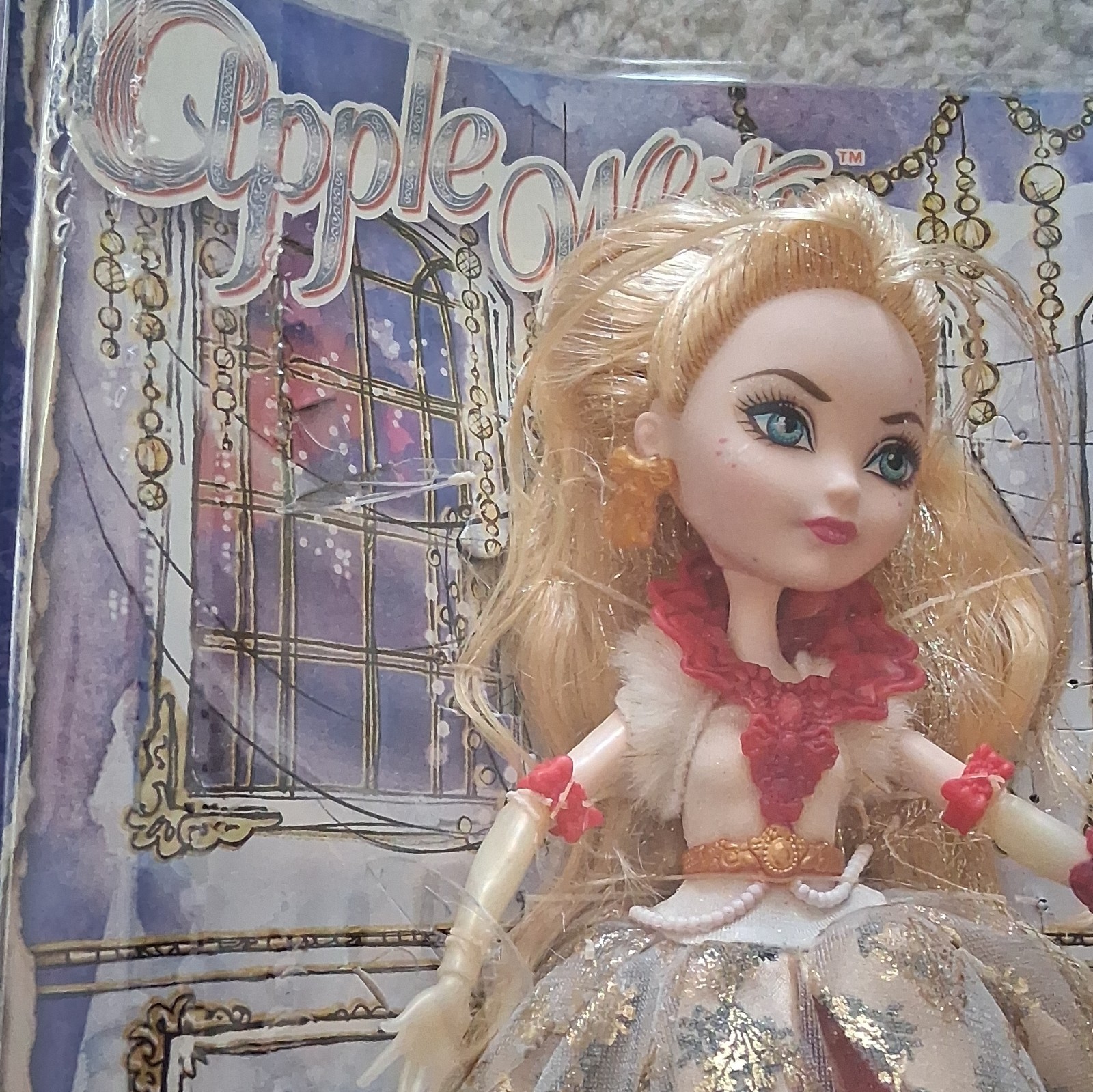 Ever After High Thronecoming Apple White 11in Fashion Doll Unopened + Accs