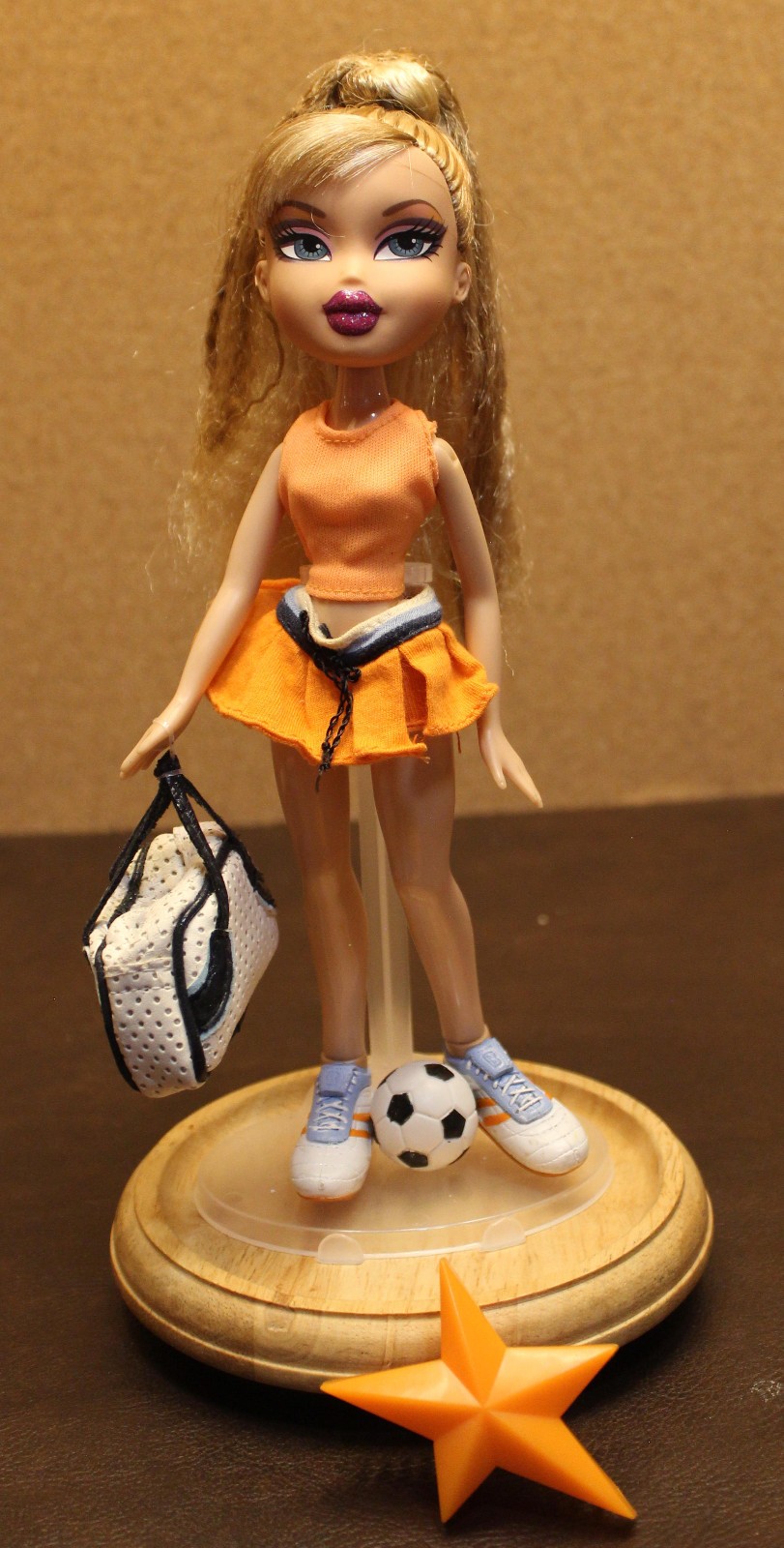 Bratz Doll Team Sports Cloe Tennis 2001 wearing Yasmin Soccer Outfit+Accessories