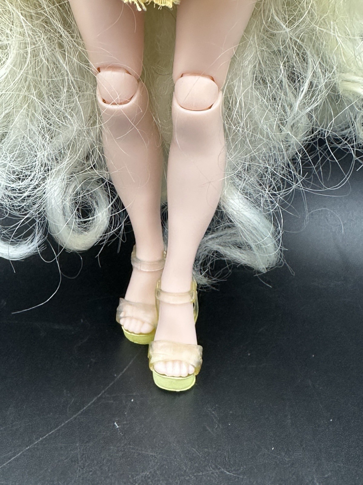 Rainbow High Delilah Fields Buttercup Yellow Doll Albinism Earrings Bracelet