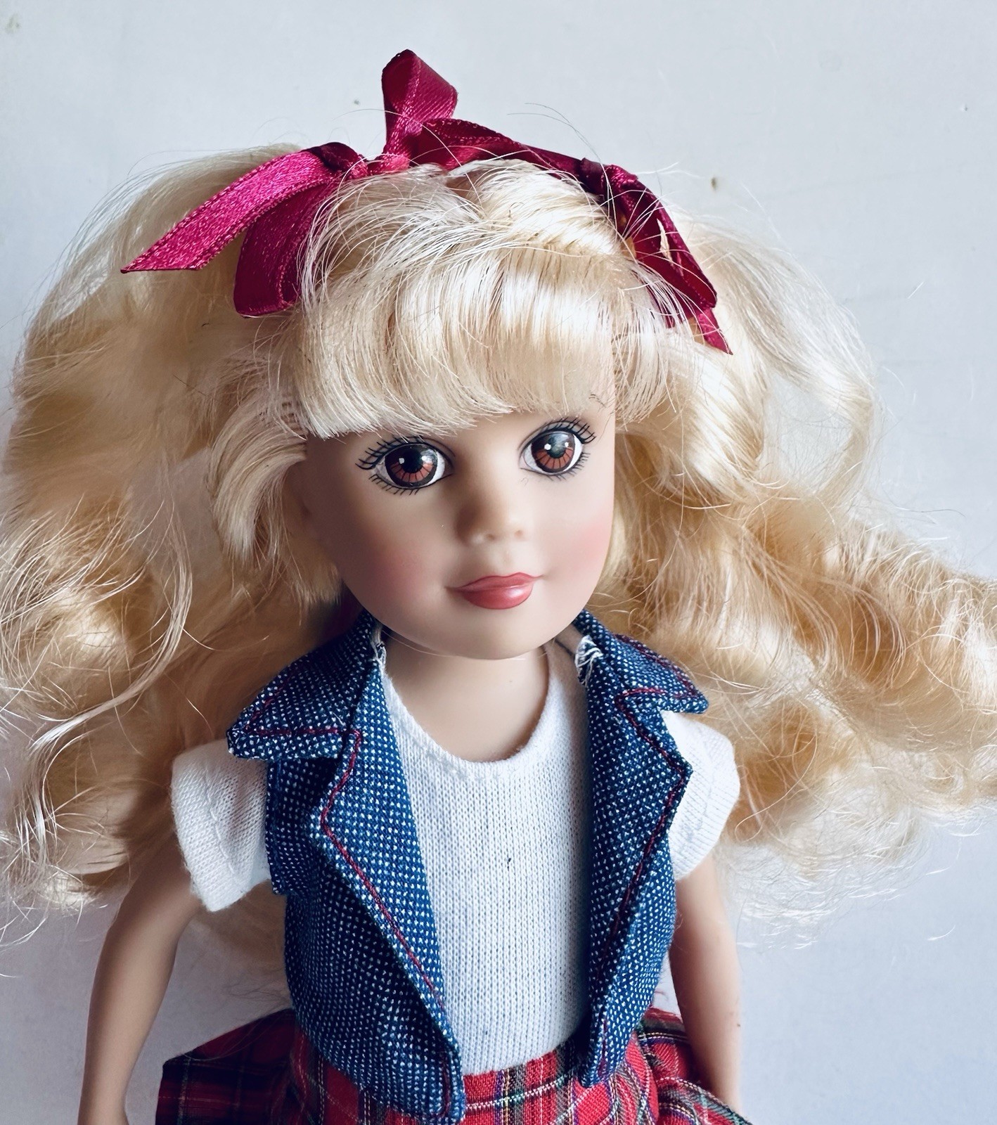 Madame Alexander “The Stilettos” Nikke With Original Outfit Blonde Brown Eyes
