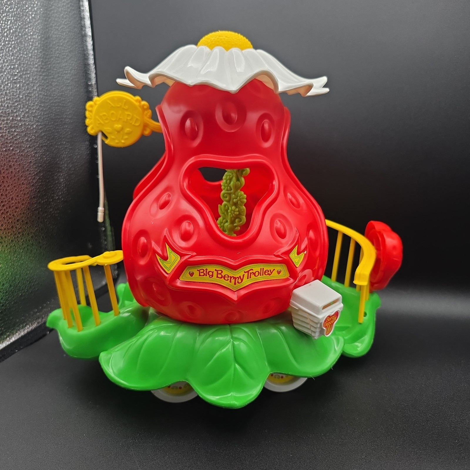 Vintage 1982 Kenner Strawberry Shortcake Big Berry Trolley Playset