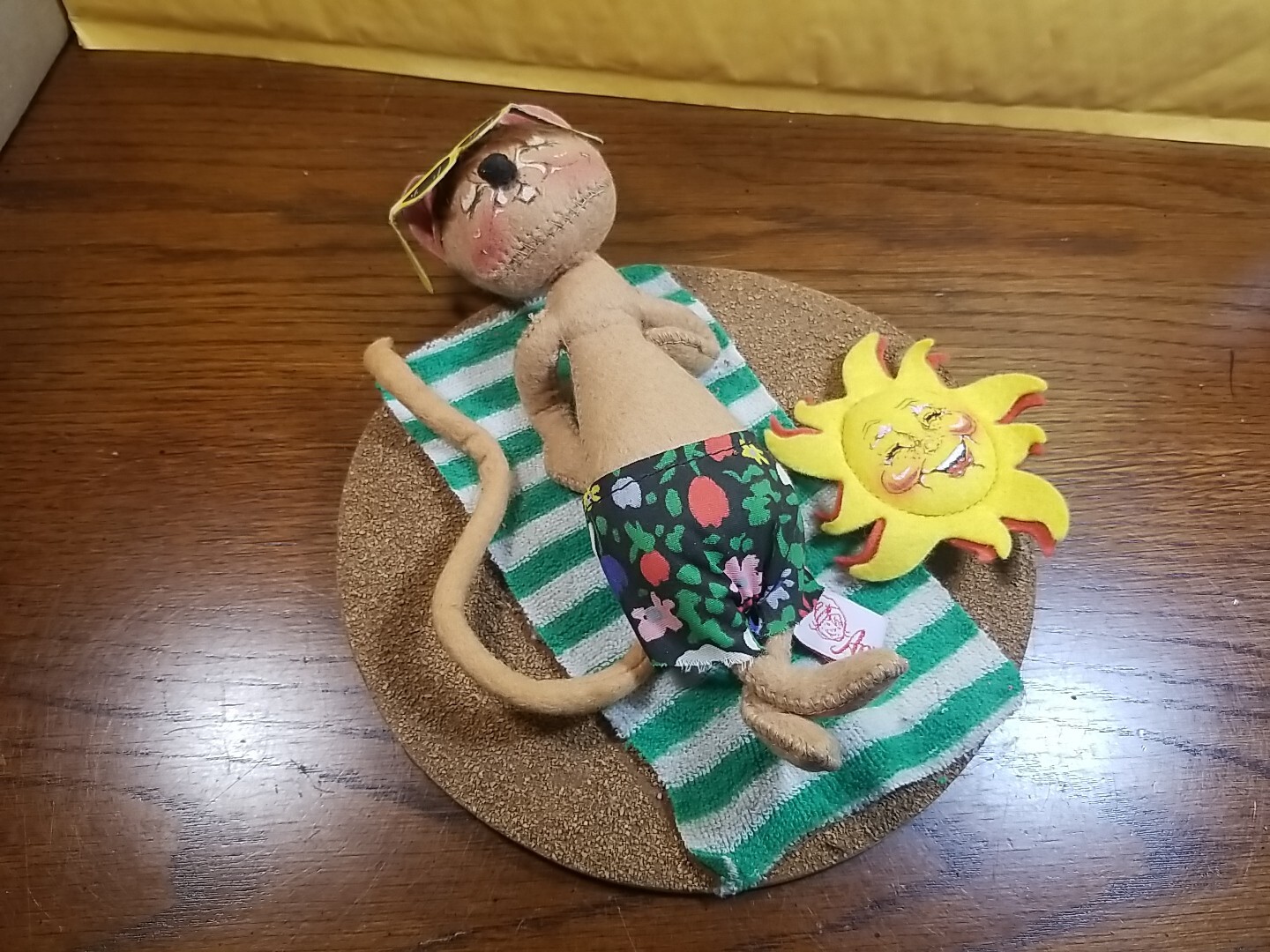 Annalee Summer Beach Sunbathing Mouse On Towel 1990 “Maui Mouse”. Sun.