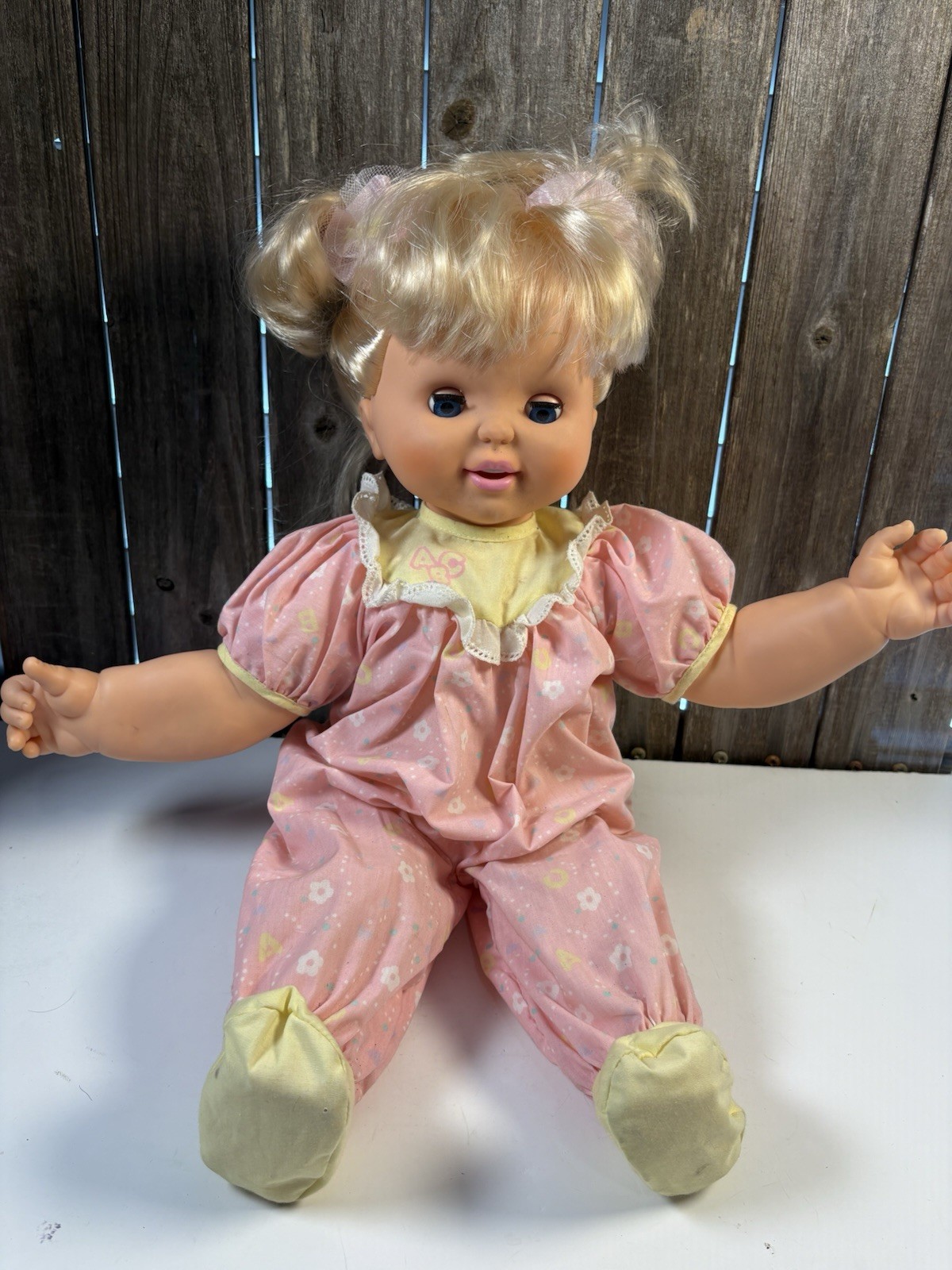 VTG Baby Talks A Lot Electronic Talking Doll 1992 TOY BIZ