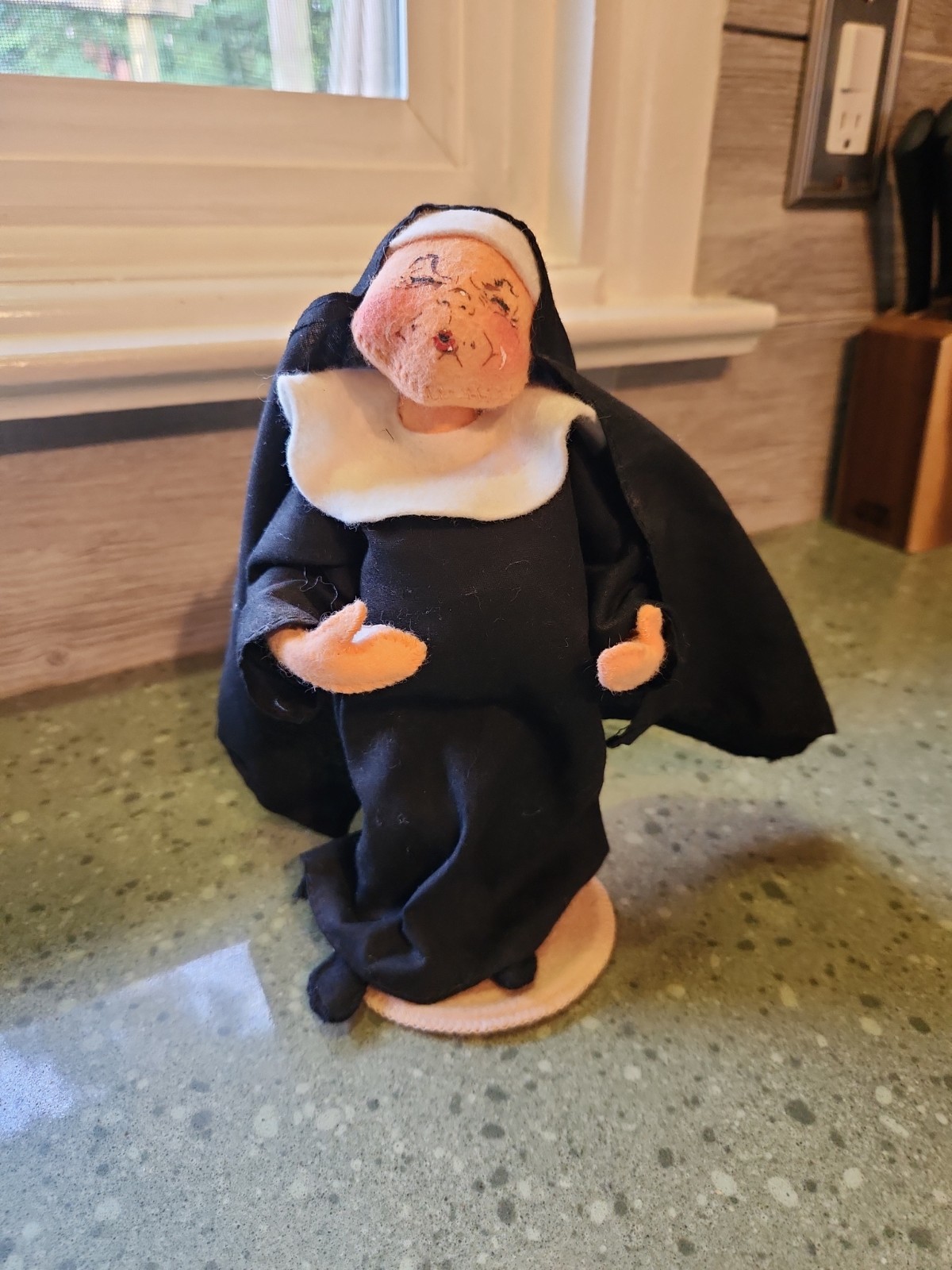 Annalee 9″ Singing Choir Nun Doll, READ