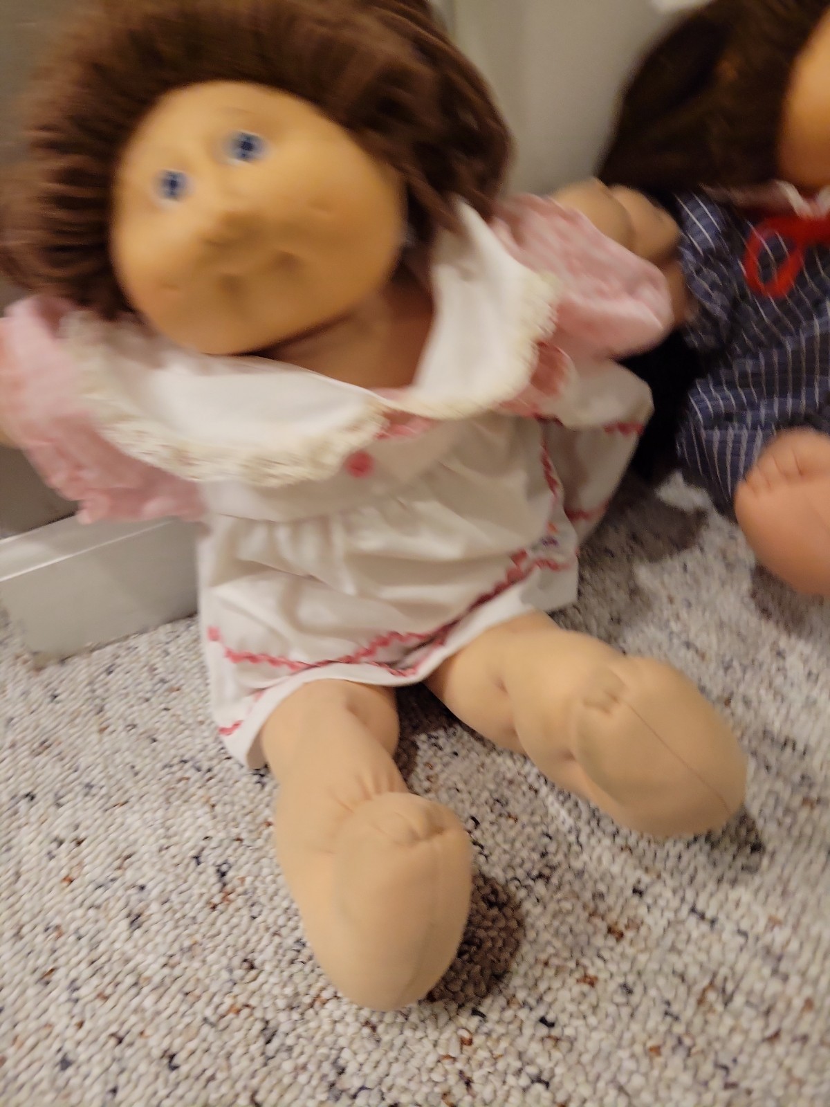 2 VTG 1978-1982 CABBAGE PATCH KIDS DOLLS BROWN Hair Blues Eyes Dark BROWN Eyes