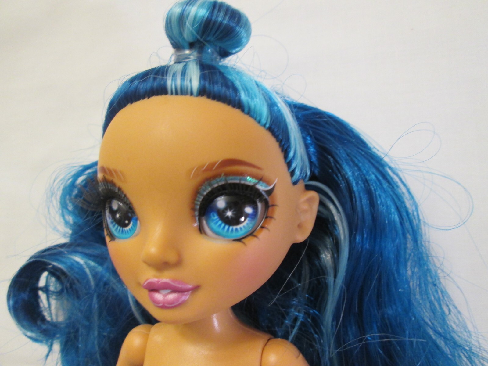 Nude Skyler Bradshaw Rainbow Junior High 9″ Fashion Doll Blue Hair Articulated