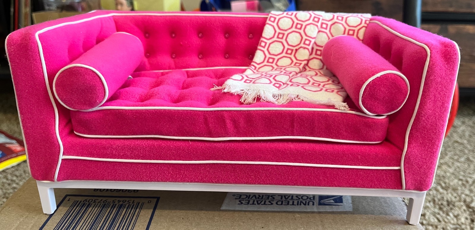 2009 Barbie 50th Anniversary Collectable Pink Label Jonathan Adler Couch