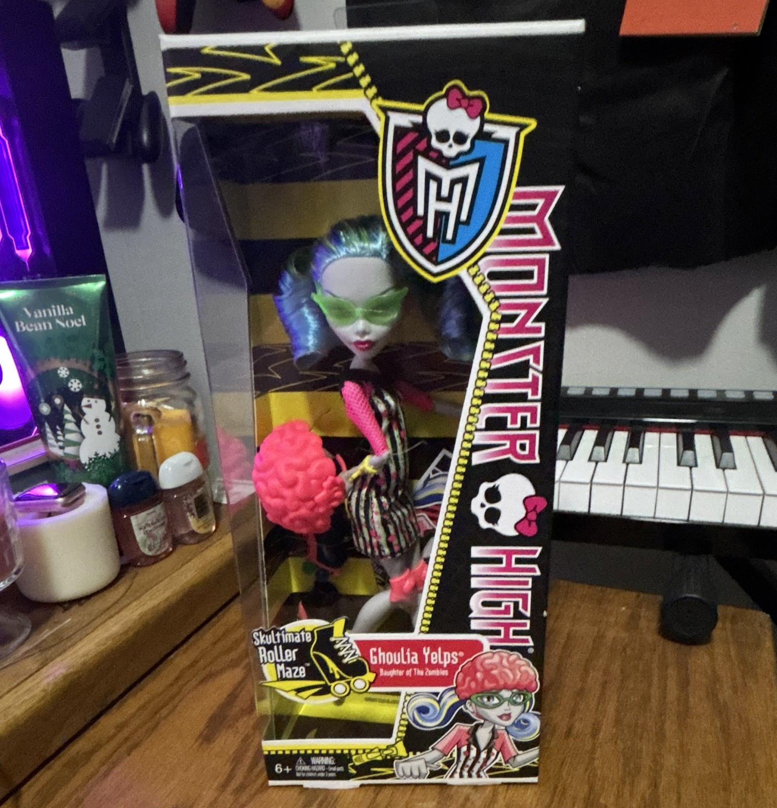 Monster High Ghoulia Yelps Roller Maze 11in Fashion Doll Mattel 2011. Unopened
