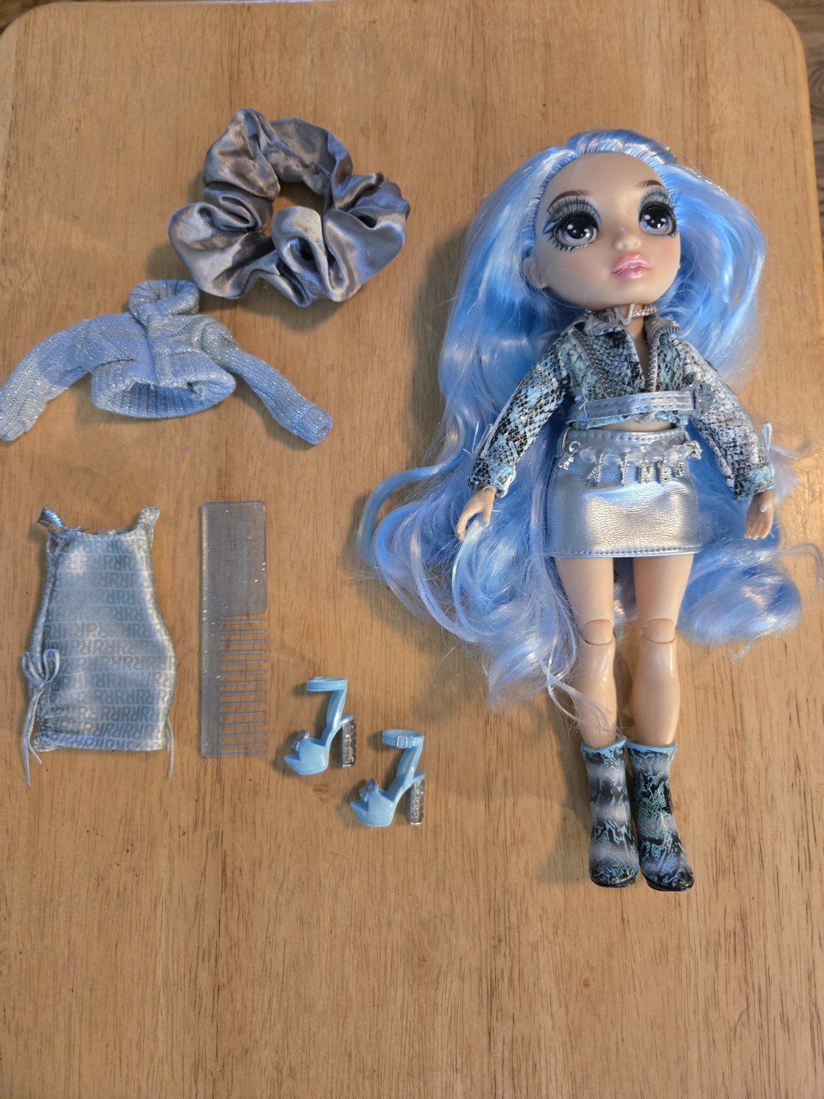 Rainbow High Gabriella Icely Doll Complete Extra Outfit Comb MGA T28