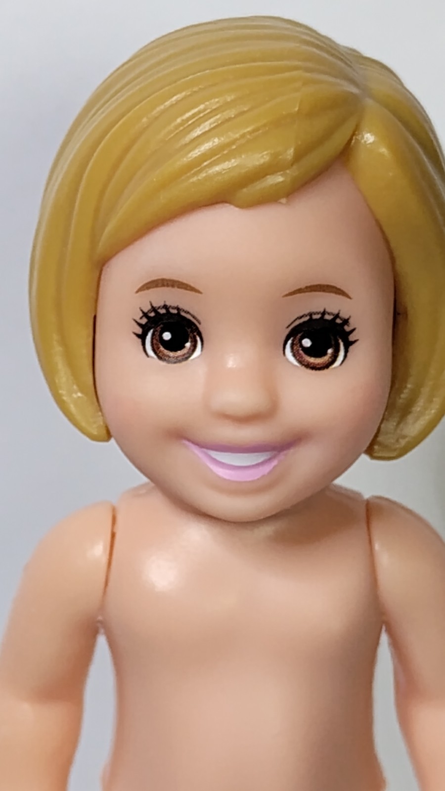 Barbie Chelsea 4″ Doll Blonde Molded Hair Brown Eyes Nude