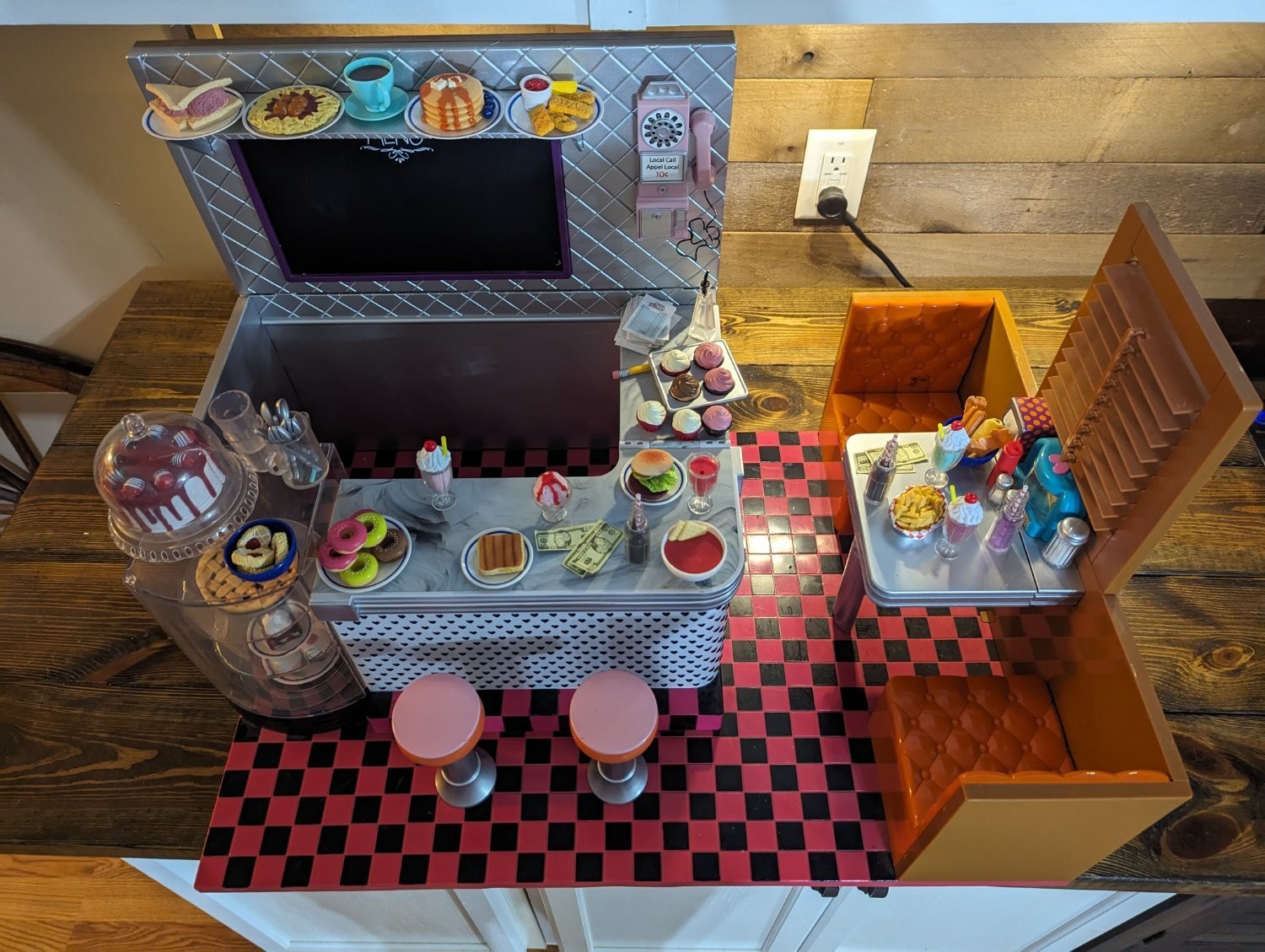 Modern Our Generation Bite To Eat Retro Diner Doll Playset 40+ Pc EUC 18″ Doll