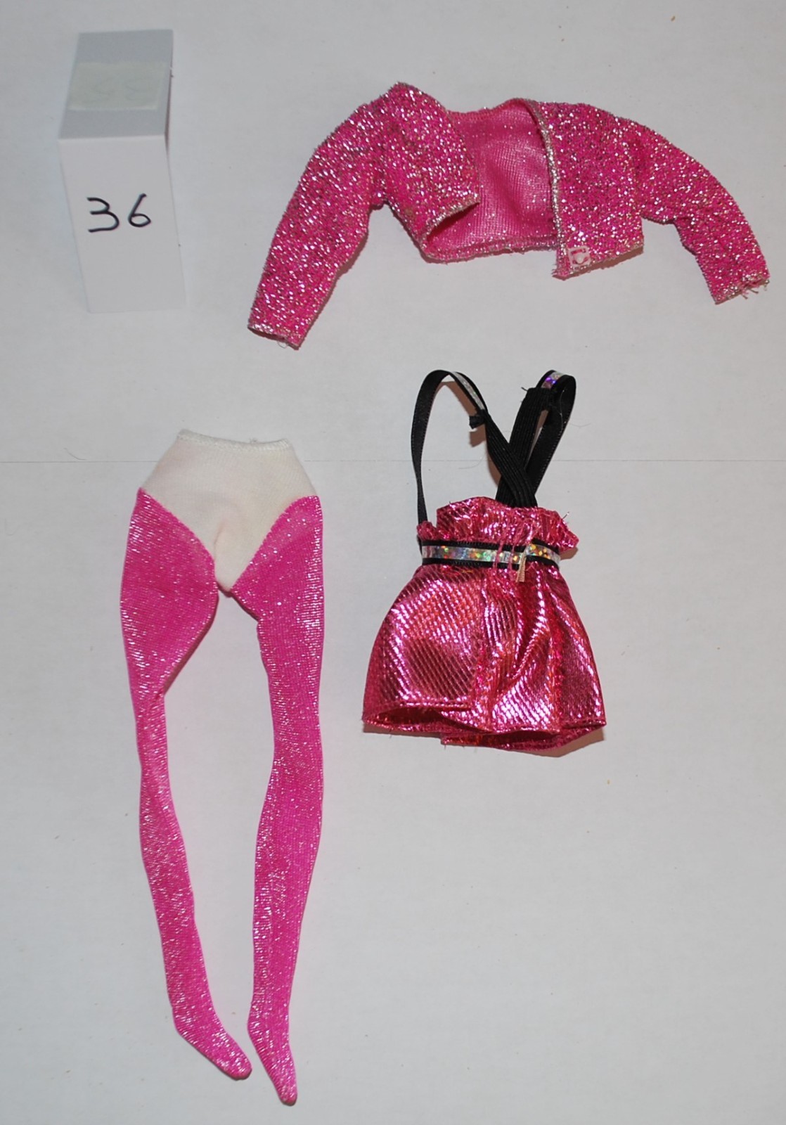 MATTEL “DANCE MOVES BARBIE” (1994) #13083 3-PIECE SET: SHORTS, TOP, TIGHTS.