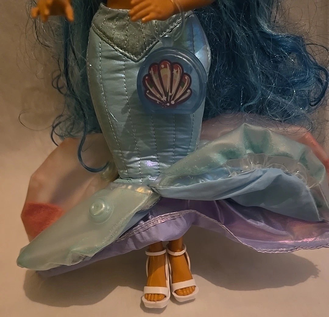 Rainbow High 11” Skyler Bradshaw WINTER WONDERLAND MERMAID Doll & Outfit