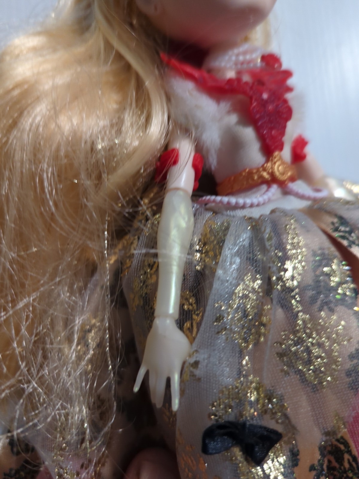 Ever After High Apple White Thronecoming Doll