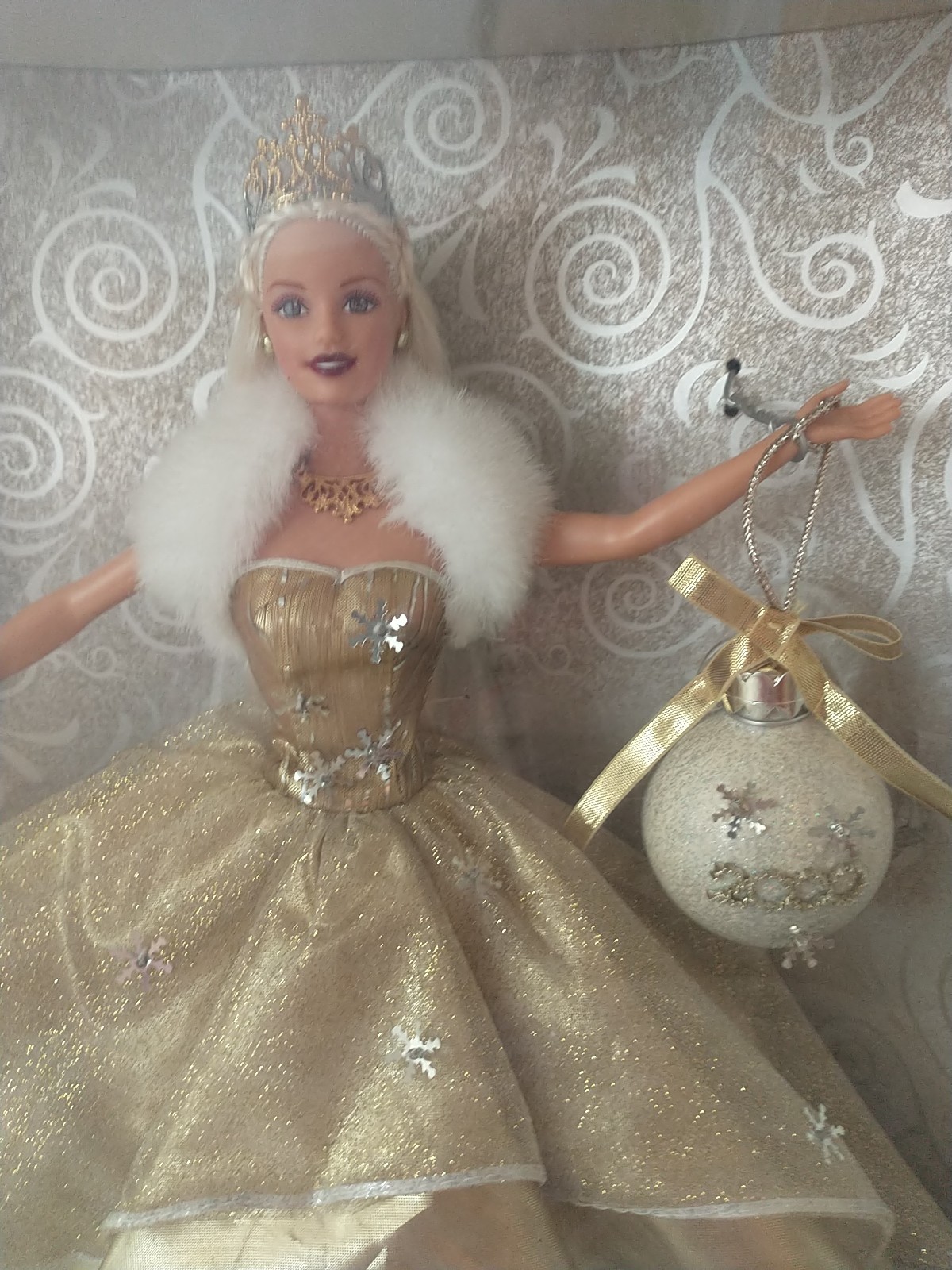 Celebration Barbie special 2000 Edition Collectors girls all ages gold tone pp50