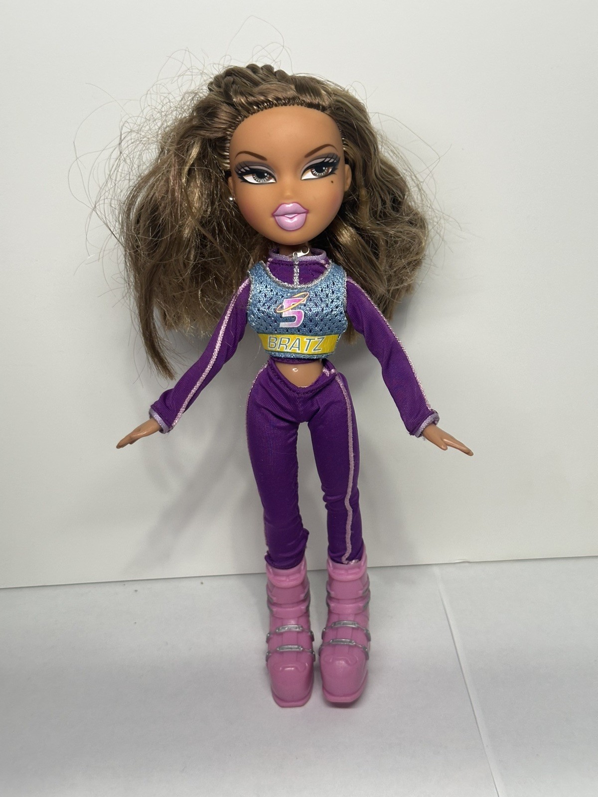Bratz Play Sportz Ski Skiing Yasmin Doll with outfit & boots MGA Y2K 2006