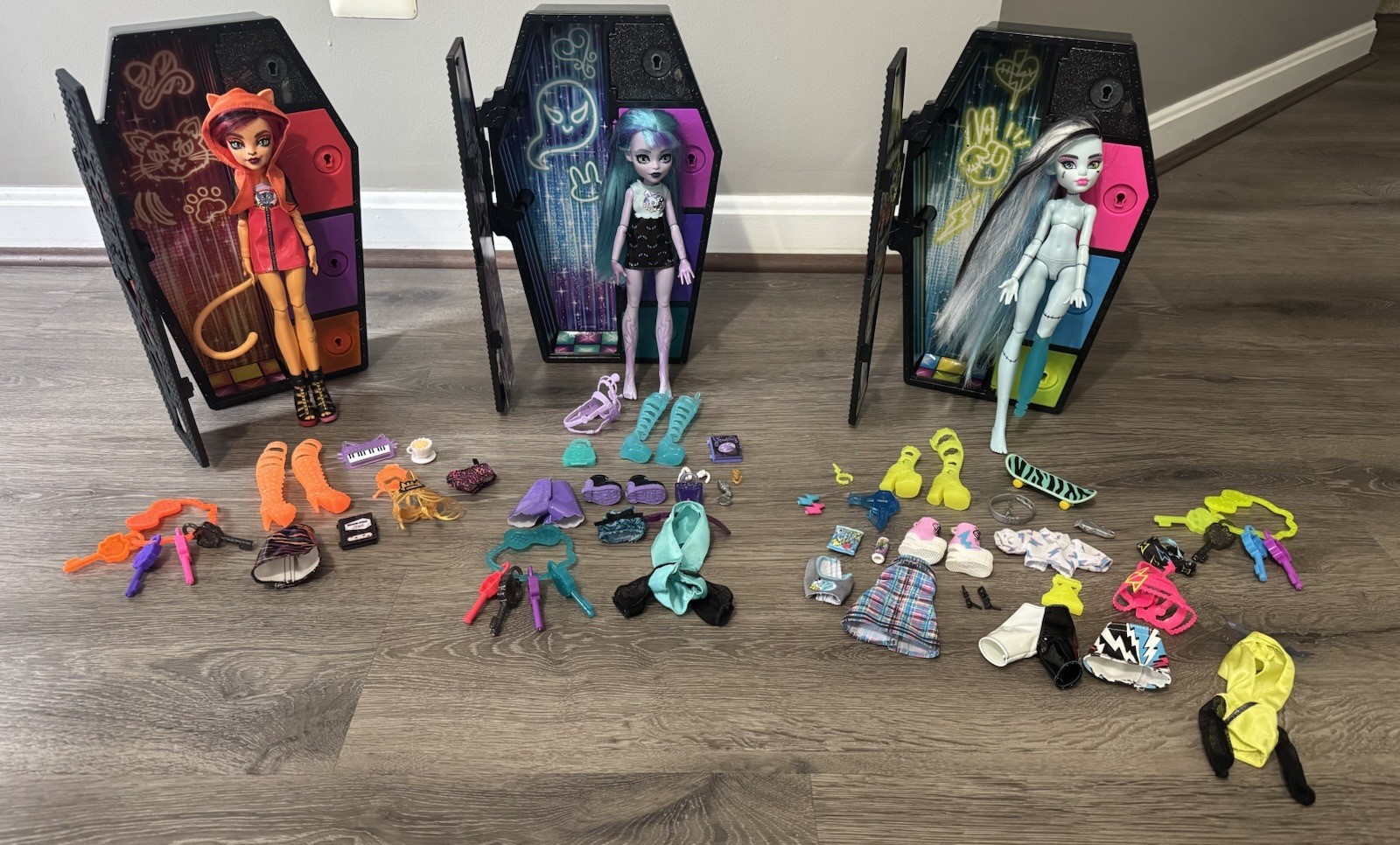 MONSTER HIGH Dolls Skulltimate Secrets FRIGHTS LOT Frankie Twyla Toralei ??