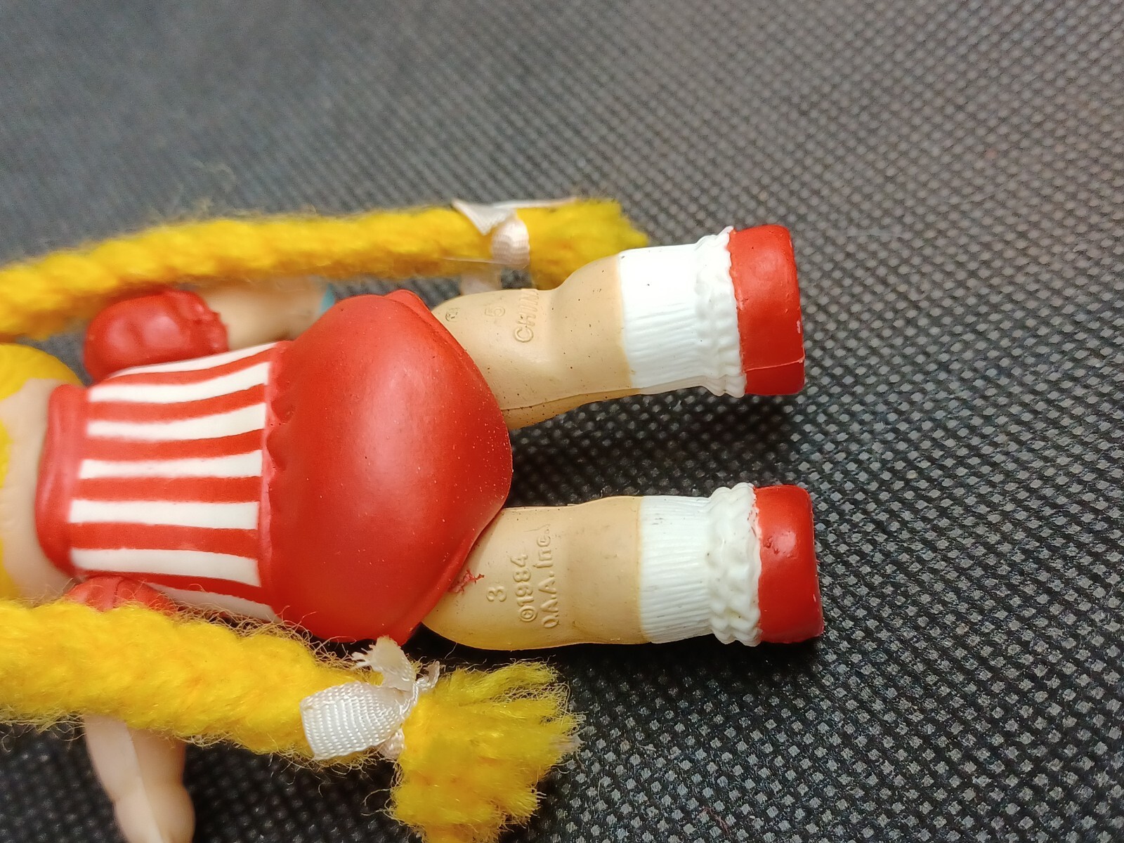 1984 OAA Cabbage Patch Kids Poseable 3.5 in Figure w/Spoon Blonde Pigtails Red