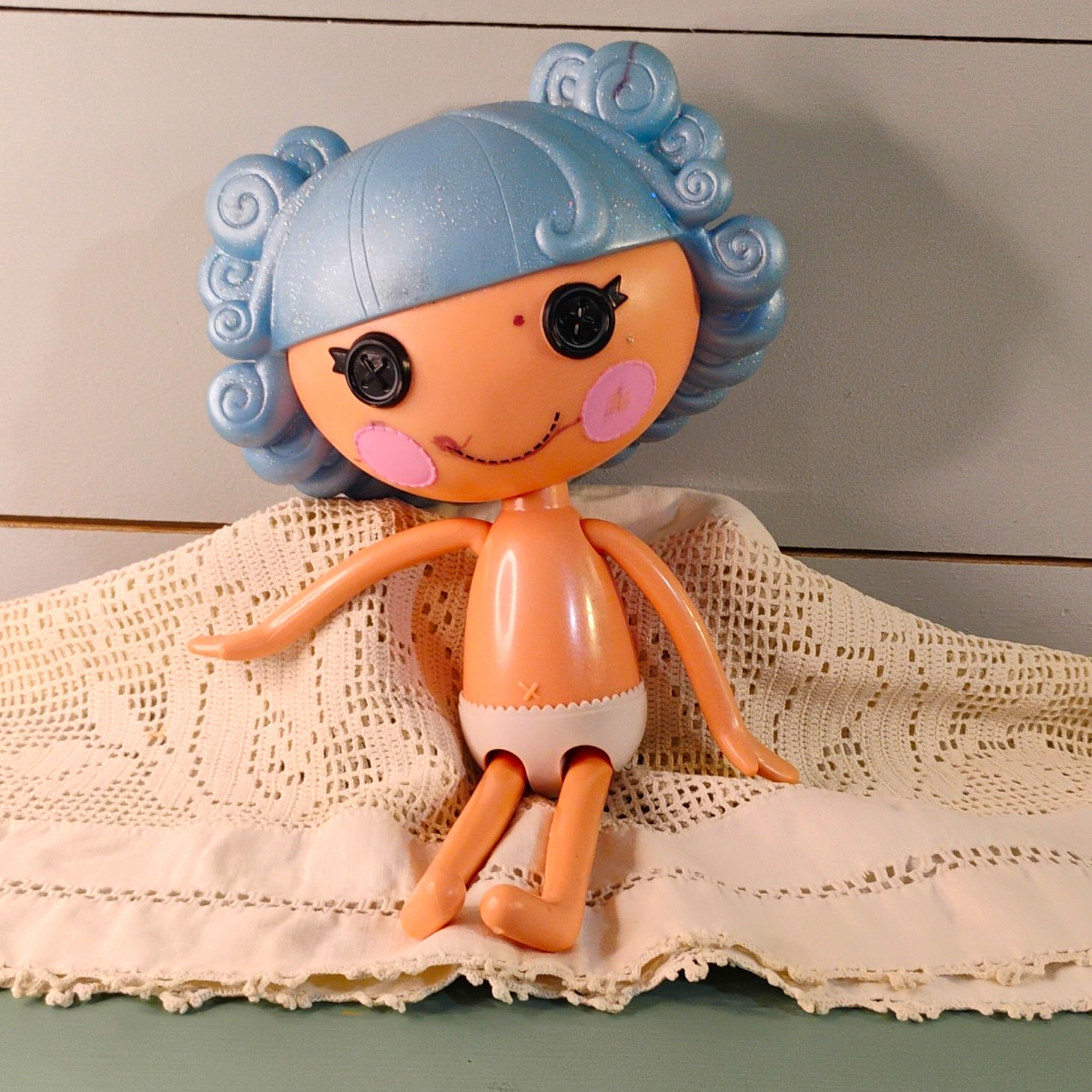 Lalaloopsy Ice Queen 12 in Doll Blue Curly Hair Button Eyes