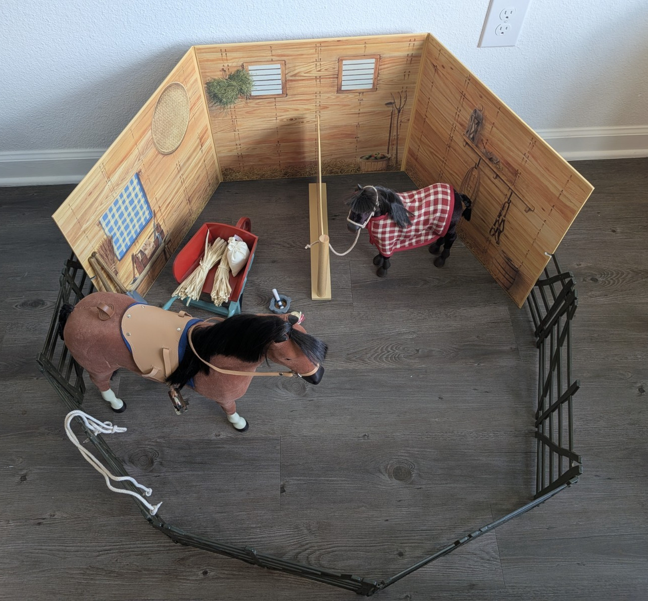 American Girl Felicity Horse Stable and Horses – Retired