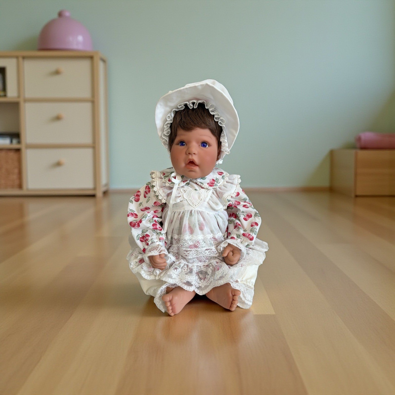 Lee Middleton Doll by Reva Cherry Dress Bonnet Lavender Eyes 1997 Collectible