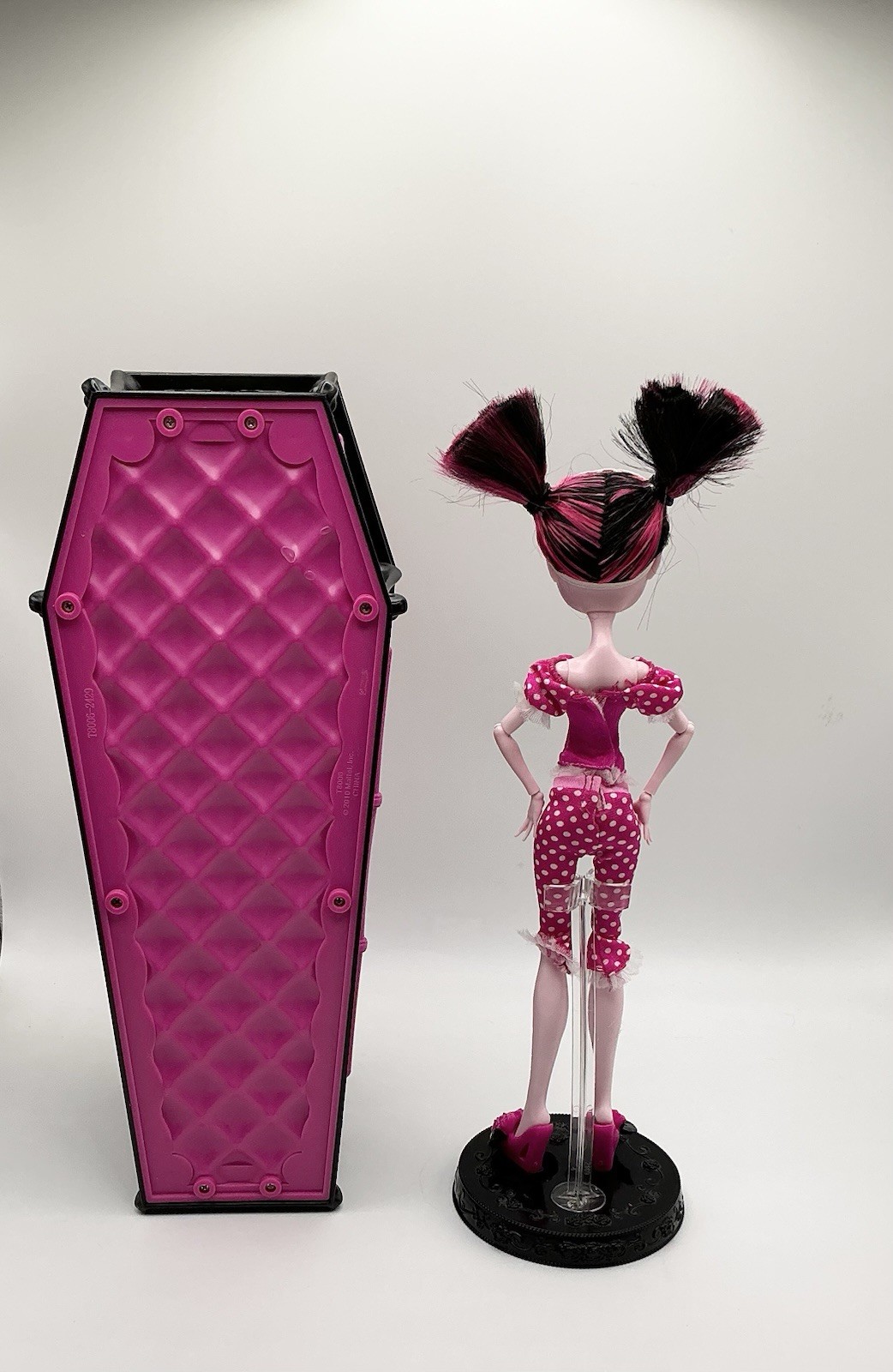 Monster High Draculaura’s 2010 Version Playset Dead Tired Jewelry Box Coffin Bed