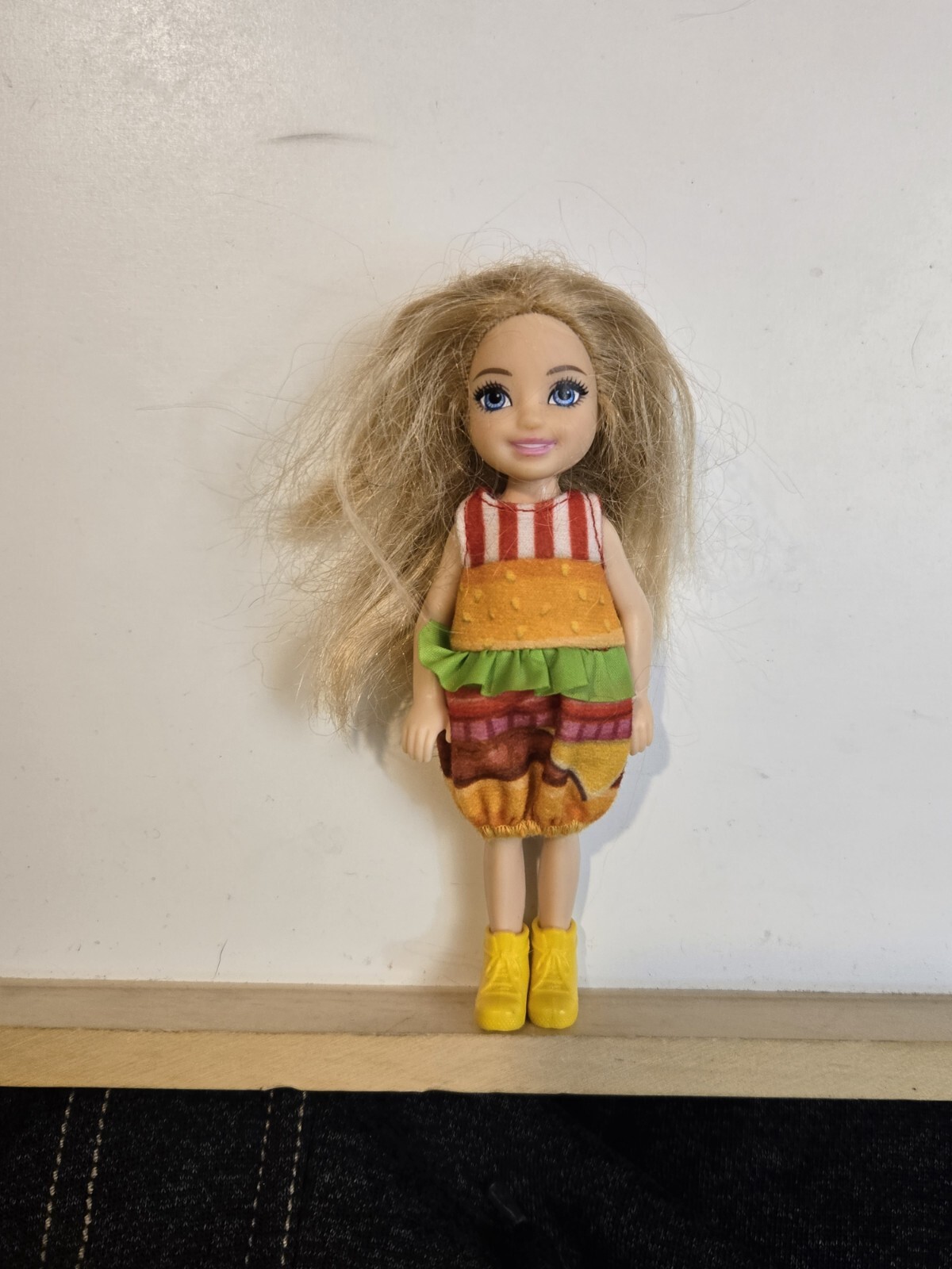 Barbie Chelsea Club Fashion Doll Hamburger Outfit Fashion Shoes VGUC C444G