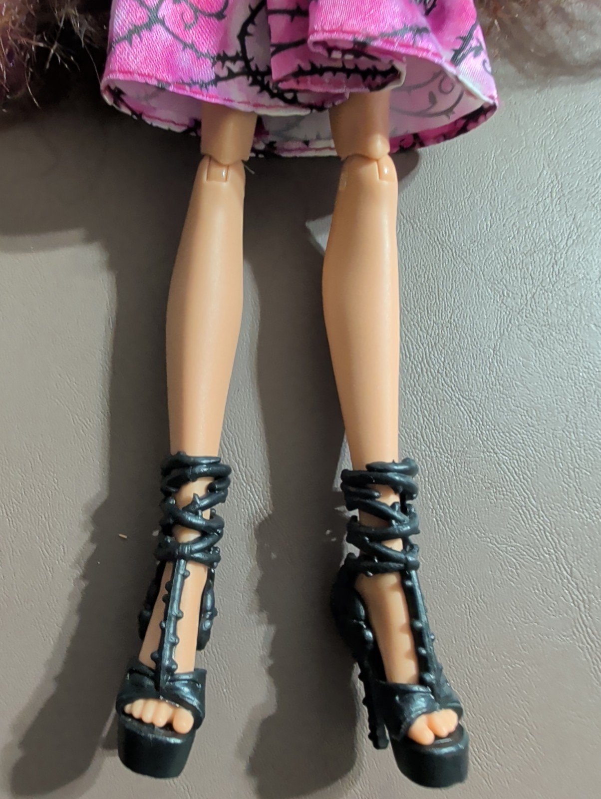 Ever After High Thronecoming Briar Beauty Doll Dress Shoes Accessories Read