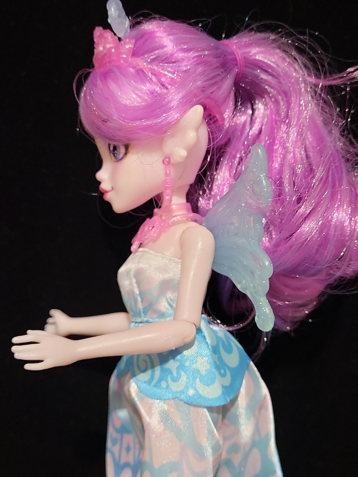 Magic Mixies Pixie Supremes Skylar Fashion Doll With Wings And Outfit