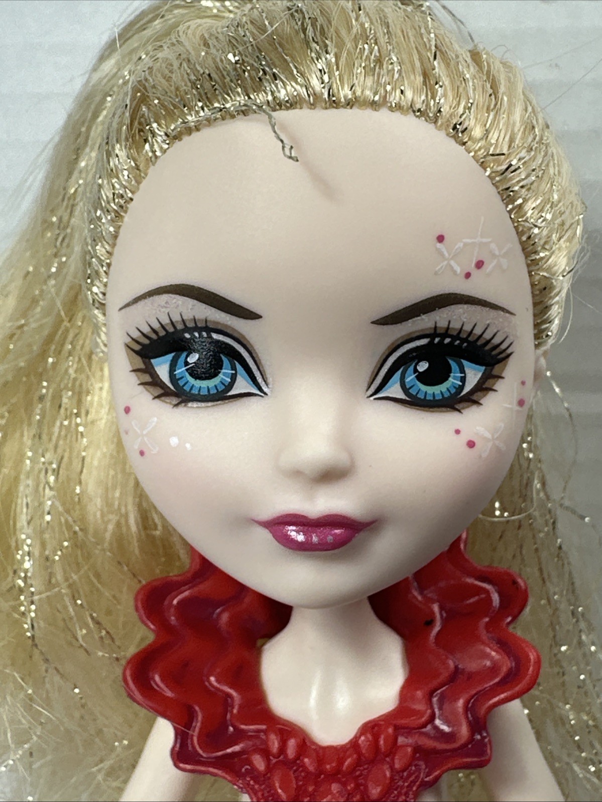 Ever After High Apple White Doll Thronecoming