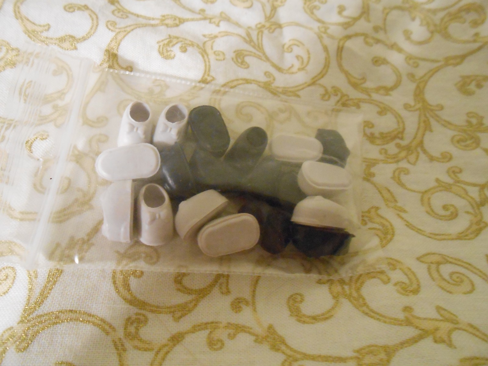 VINTAGE LIDDLE KIDDLES Clone Squishy Bow Shoes-10 Pair-Black & White! DARLING!
