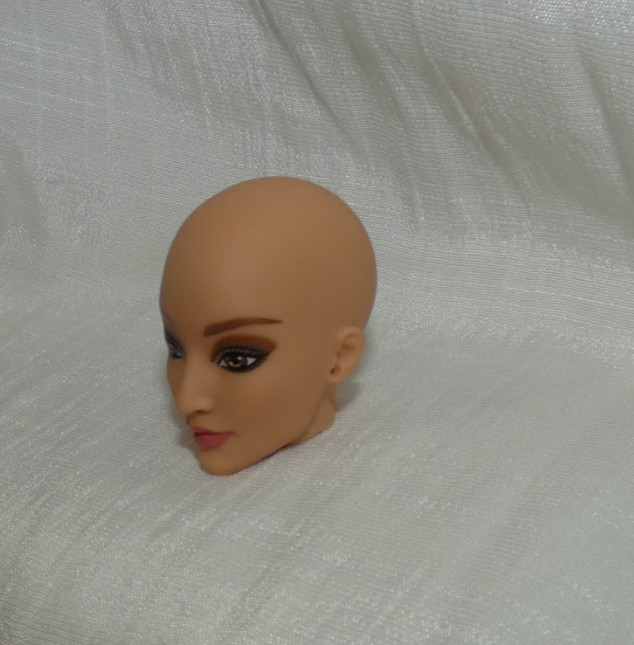 BARBIE CREATE BASICS DELUXE KIT # 5 LIZZETTE BALD DOLL HEAD ONLY EASY SWAP JJX39