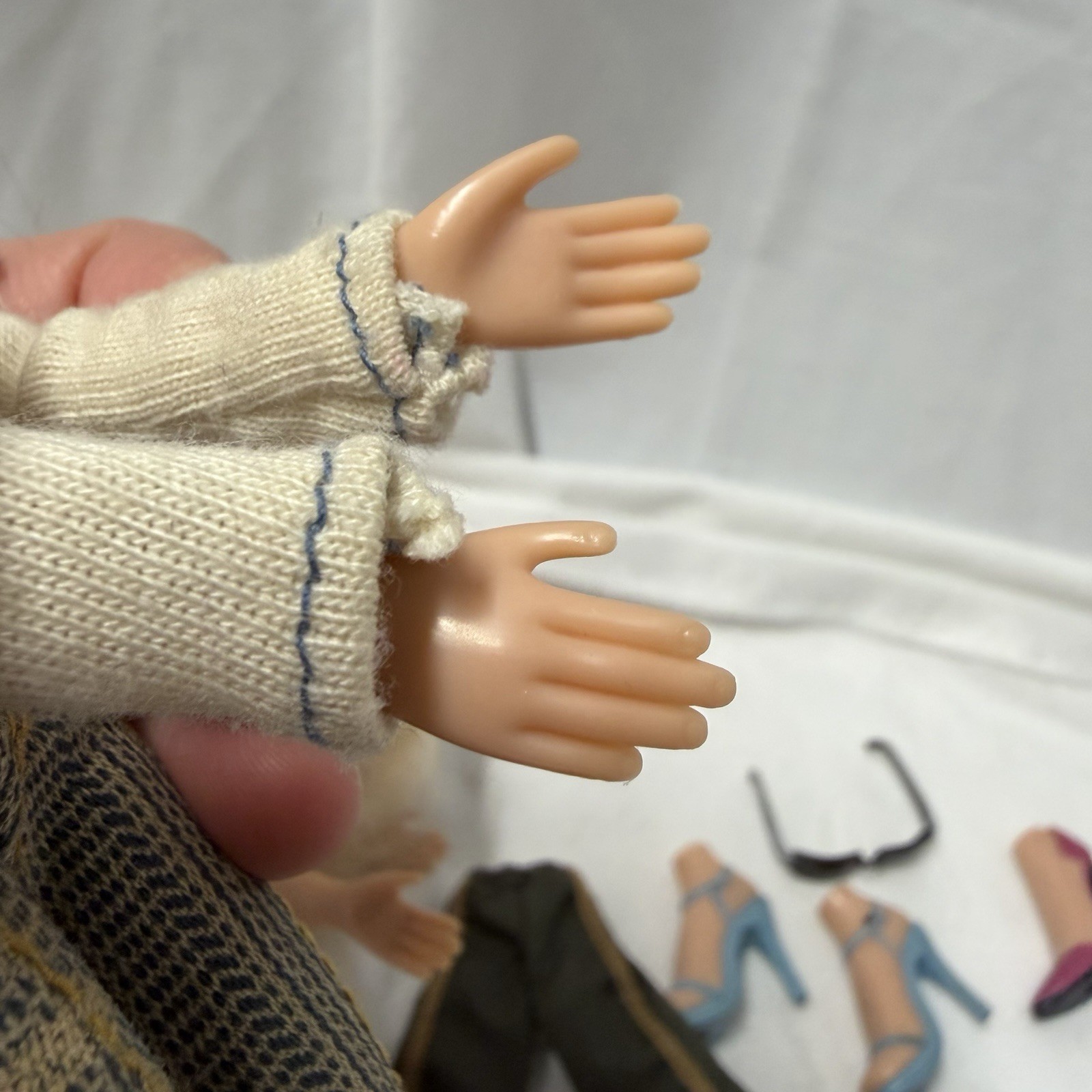 Bundle Vintage 2000s Bratz Dolls With Clothes Accessories shoes Redressed M6A