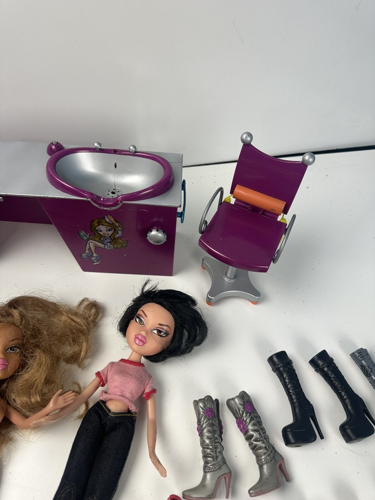 Bratz Doll Lot Dolls large bundle 14 Dolls Several Shoes & Accessories Nice!!