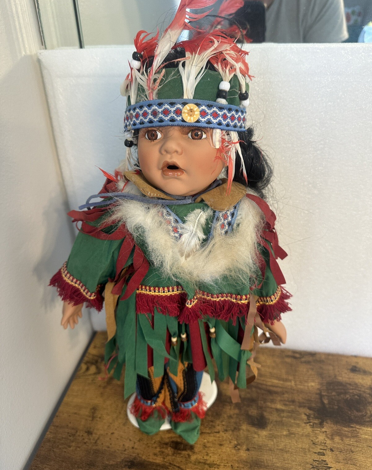 NATIVE AMERICAN PORCELAIN DOLL GOLDENVALE 1-2000 18″ w/Stand-READ DETAILS