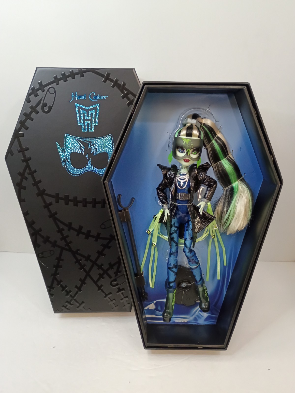 Monster High Haunt Couture Midnight Runway Frankie Stein Doll NRFB 2022