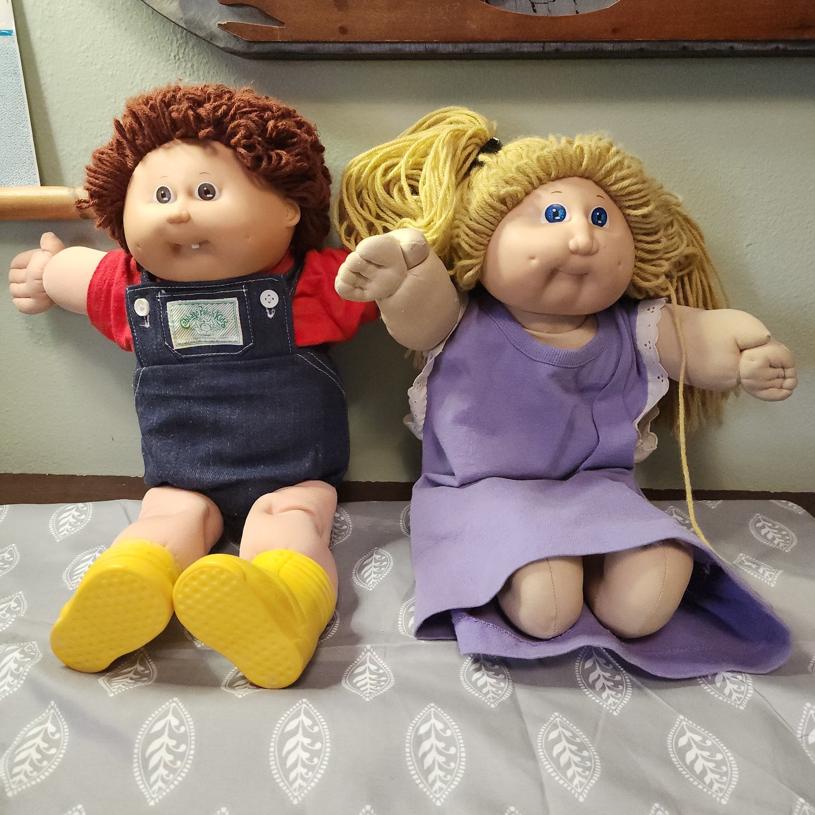 2 Boy & Girl Cabbage Patch Kids Xavier Roberts Original Clothing and Signatures