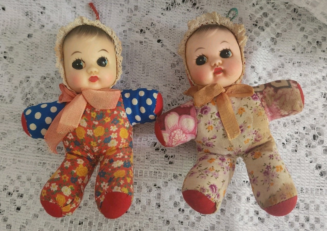Vintage 4″ Squeaky Cloth Doll w/Rubber Face Shevie Doll Bella Pouet (1950/60’s)