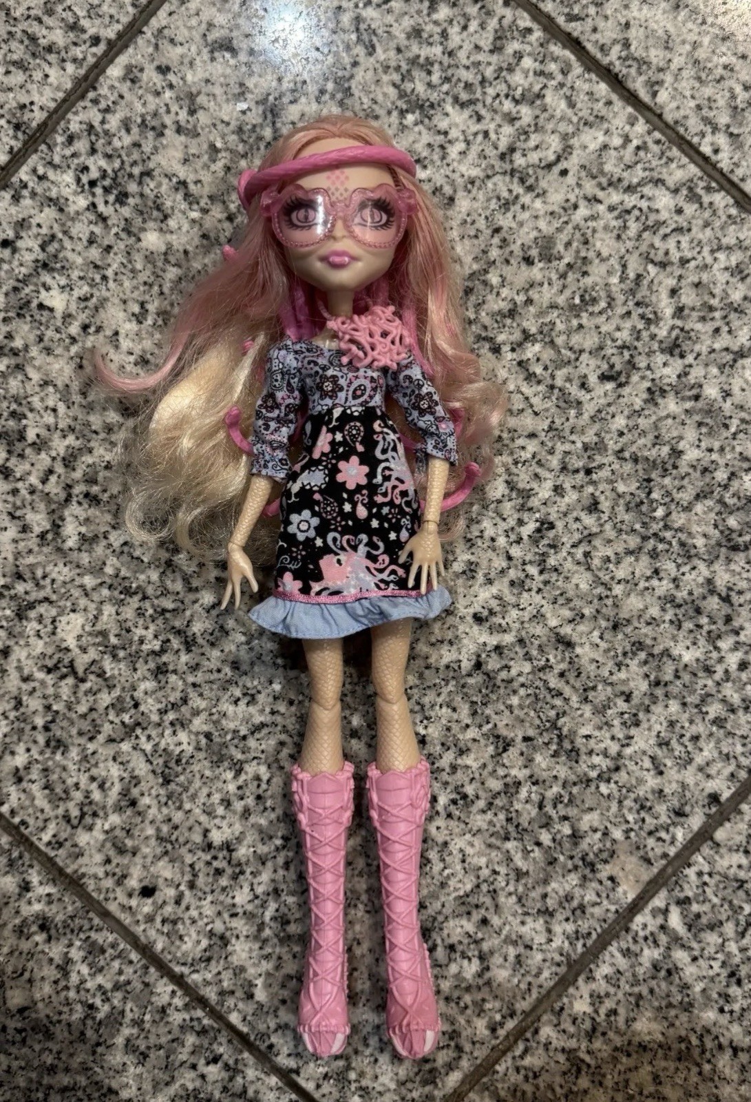 Monster High doll Frights Camera Action_Viperine Gorgon_Clothes Shoes Jewelry