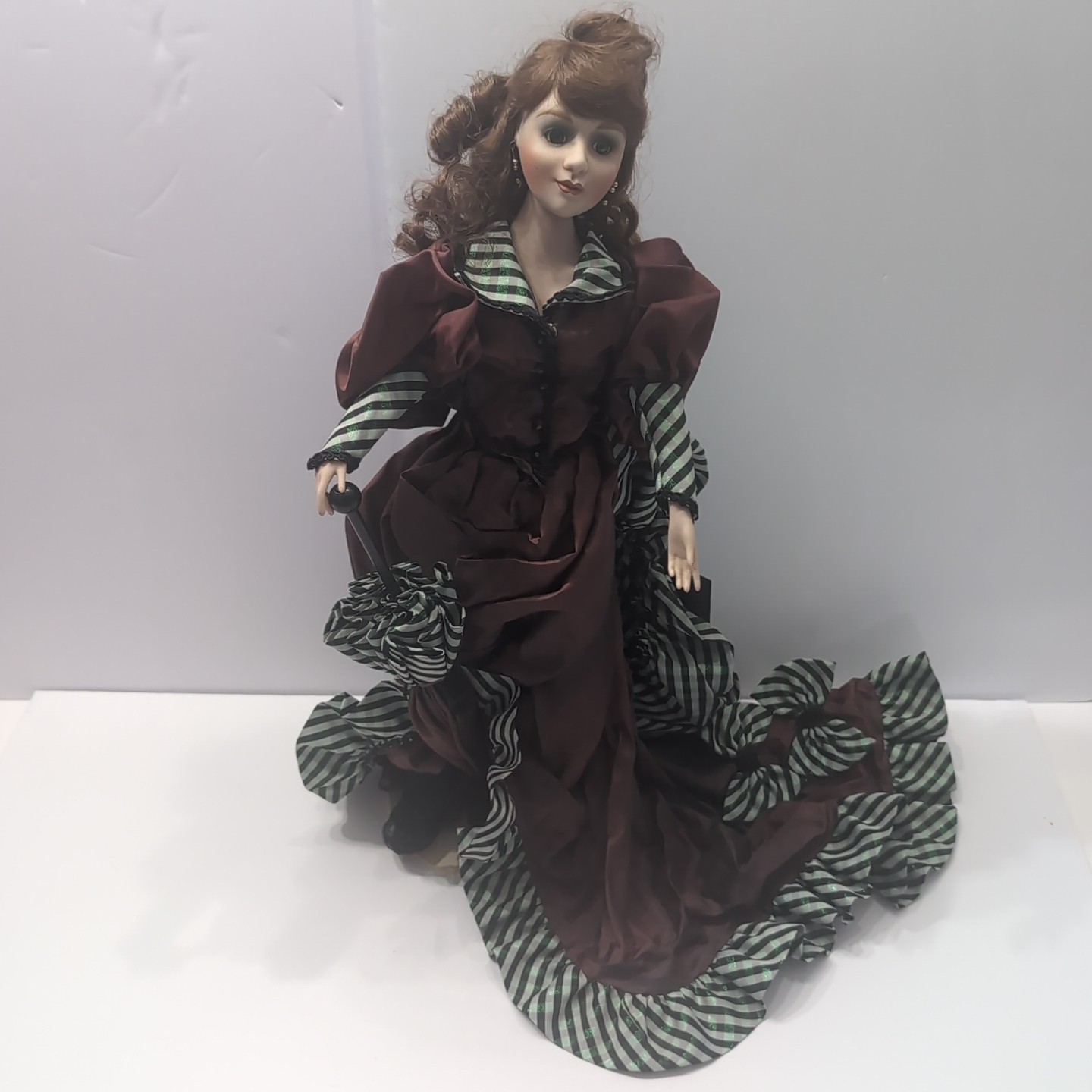 Franklin Heirloom Musical Irish Country Porcelain Doll 21″ Colleen Maroon Music
