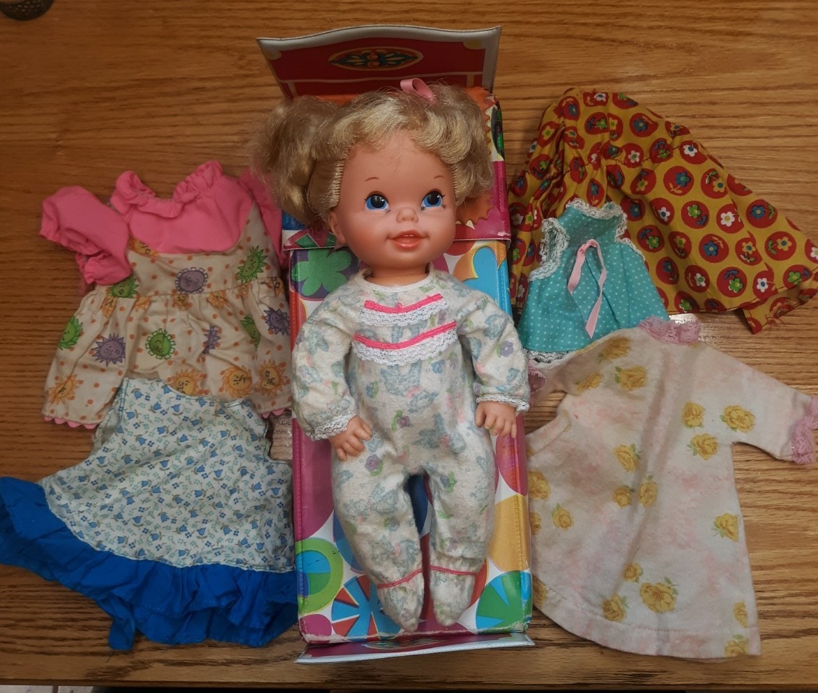 Small Talk Beddi Bye Case With Baby Doll Bonus Clothes 60’s Mattel READ