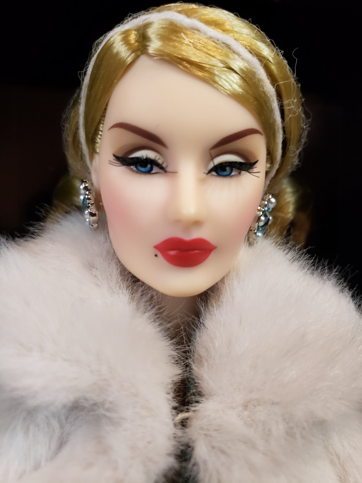 AGENT SUGAR NORTH CONSTANCE MADSSEN STILETTOS OUT FR 2024 CONVENTION DOLL LE500